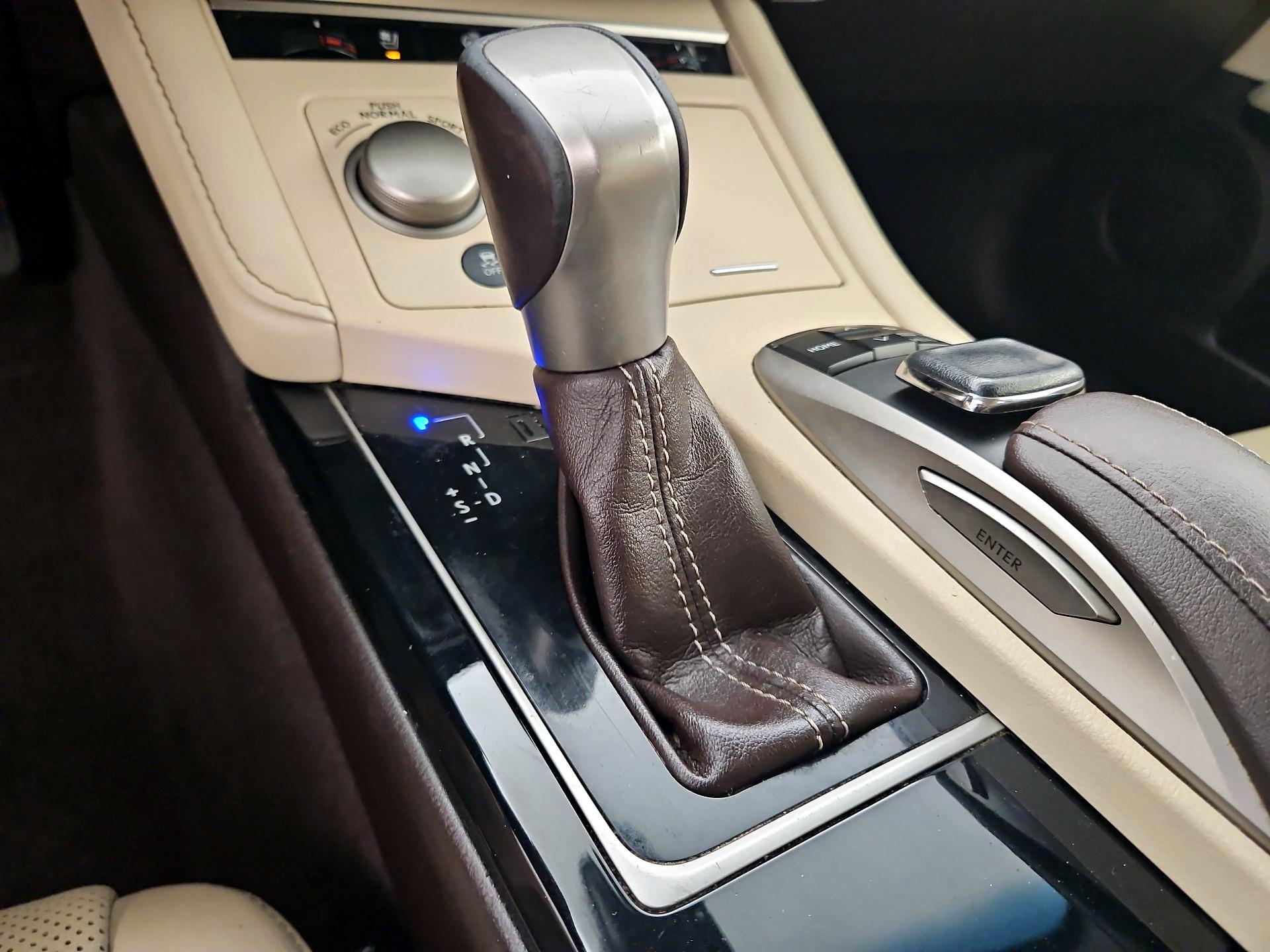 Thumbnail: 2017 Lexus ES - 18