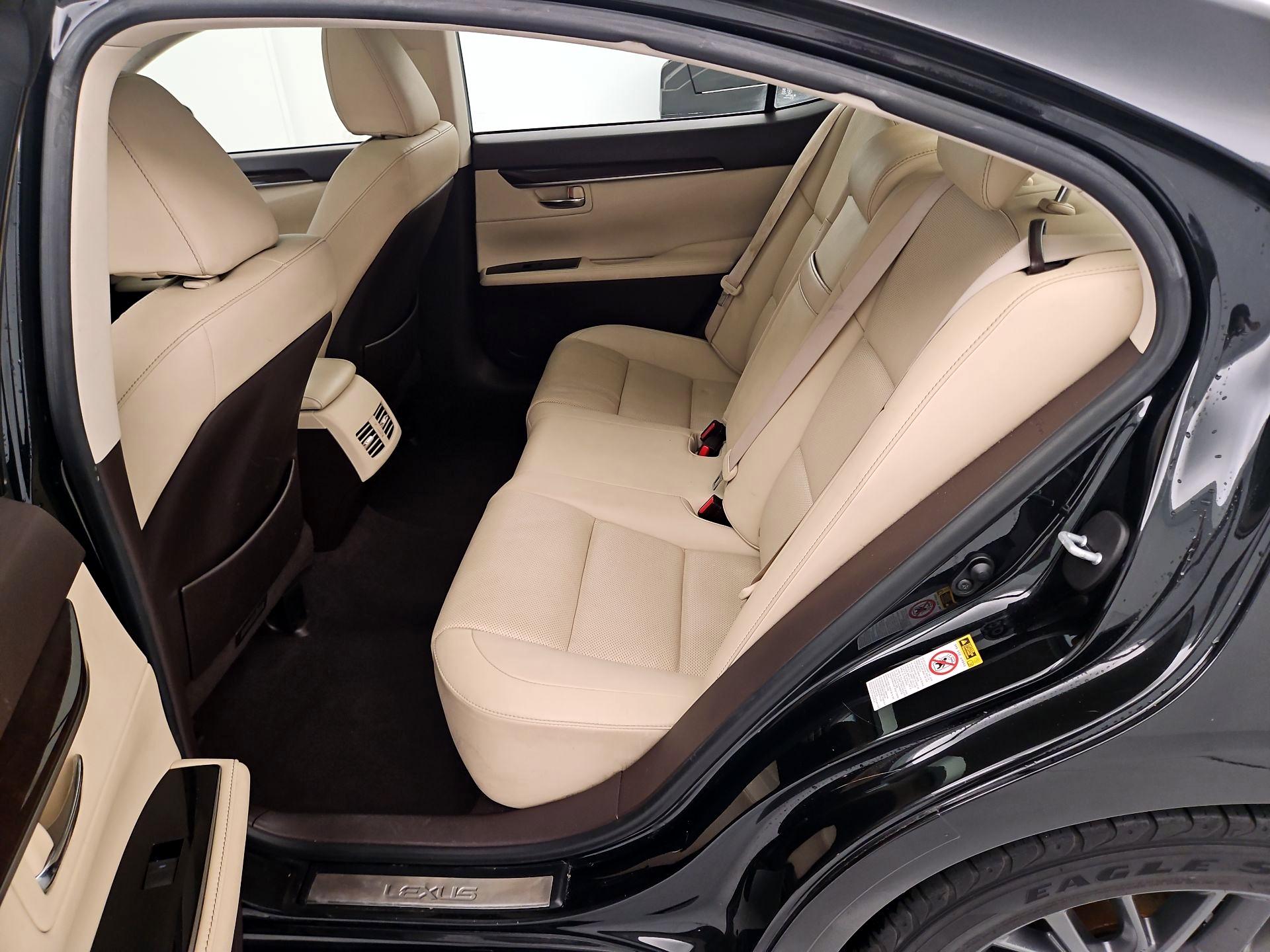 Thumbnail: 2017 Lexus ES - 20