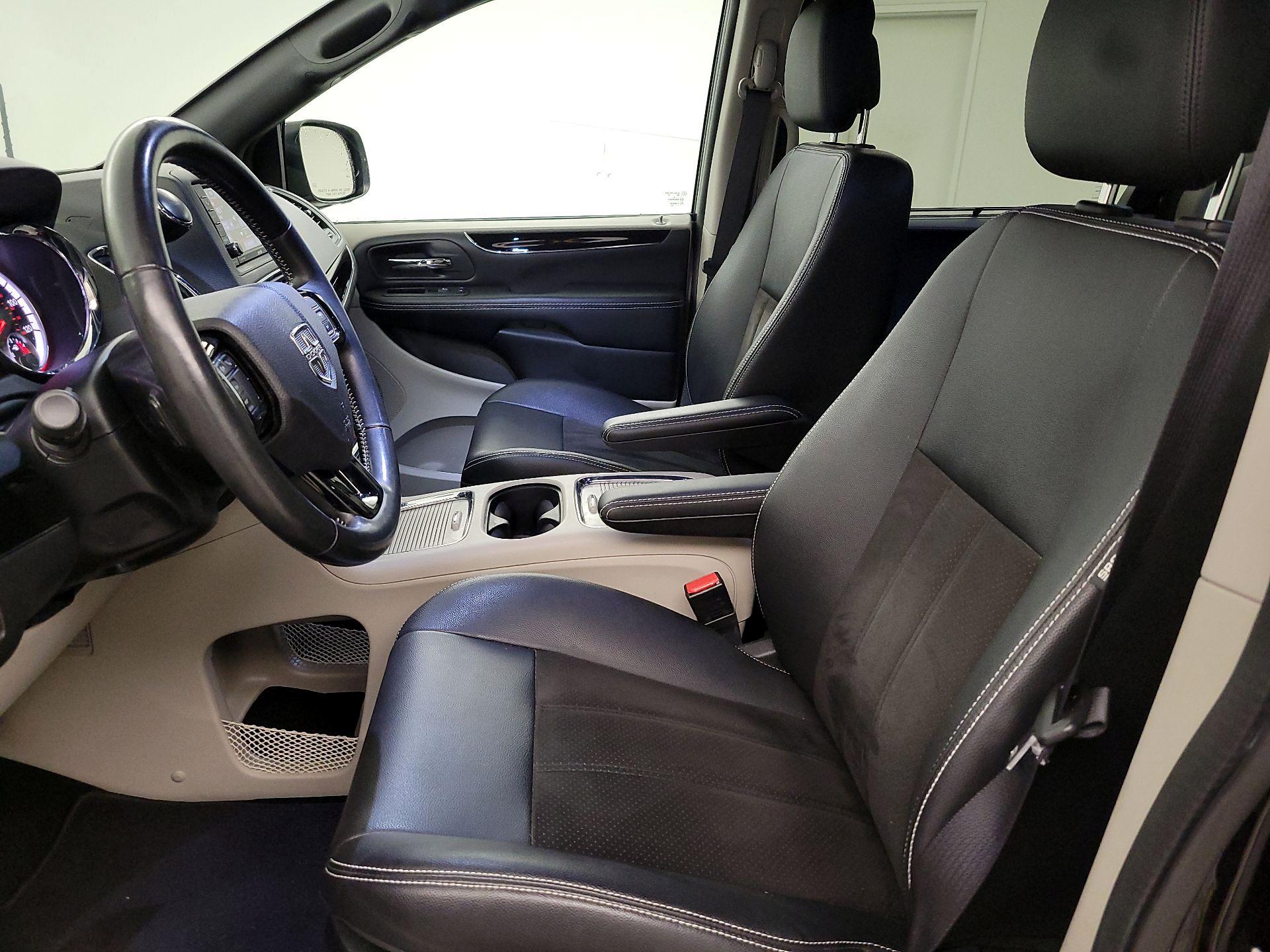 Thumbnail: 2020 Dodge Grand Caravan - 11