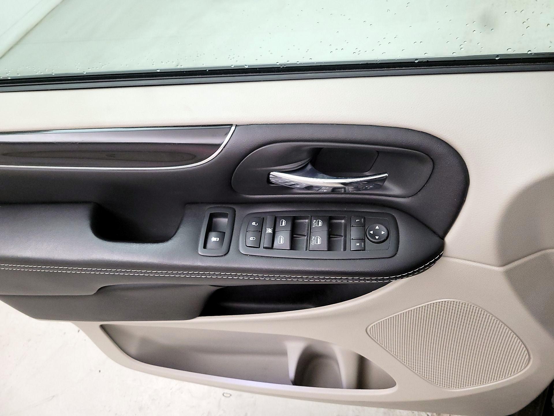 Thumbnail: 2020 Dodge Grand Caravan - 12