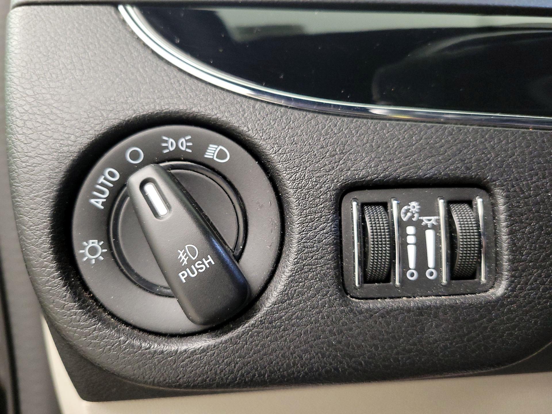 Thumbnail: 2020 Dodge Grand Caravan - 13