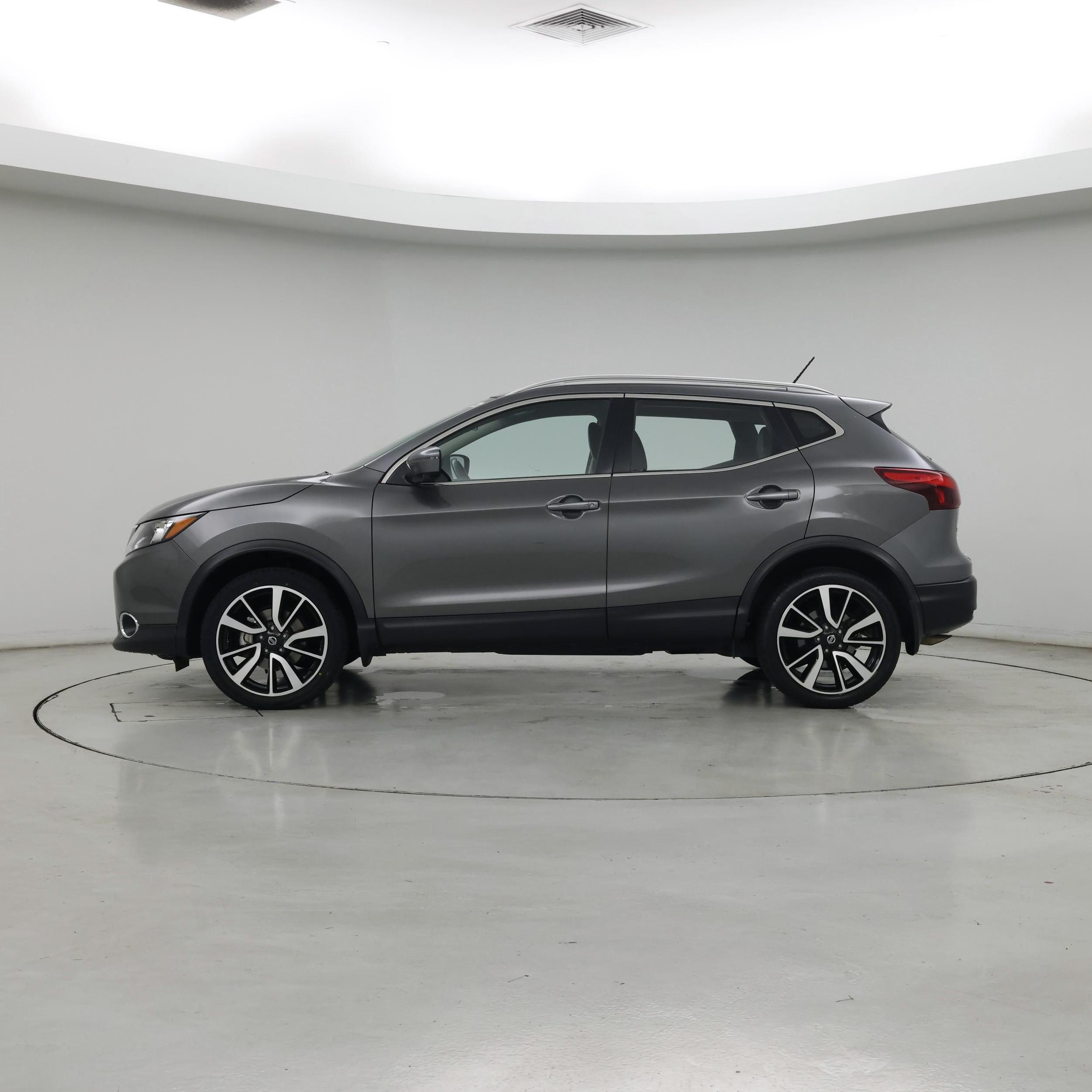 Thumbnail: 2018 Nissan Rogue Sport - 3