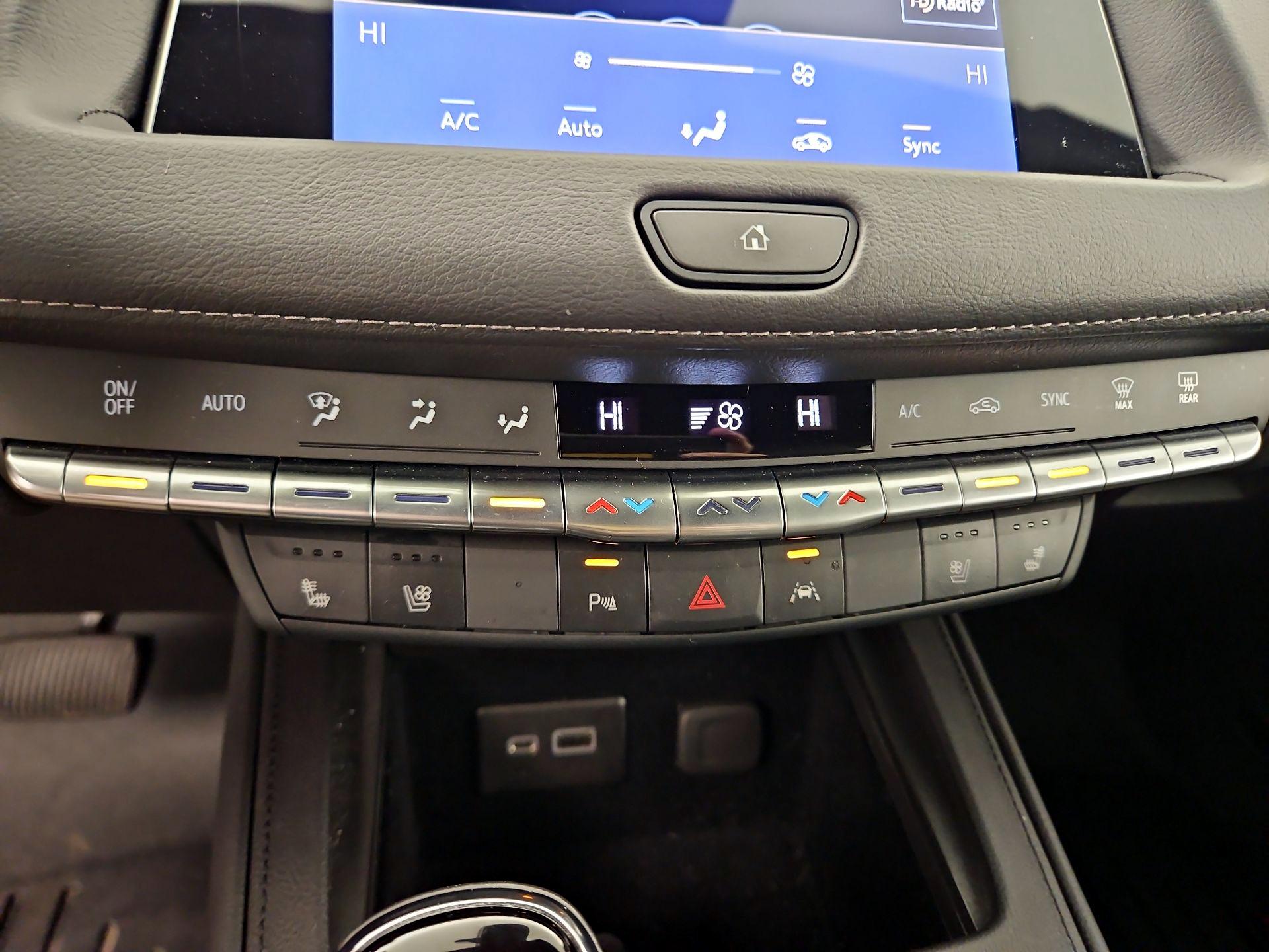 Thumbnail: 2023 Cadillac XT4 - 16