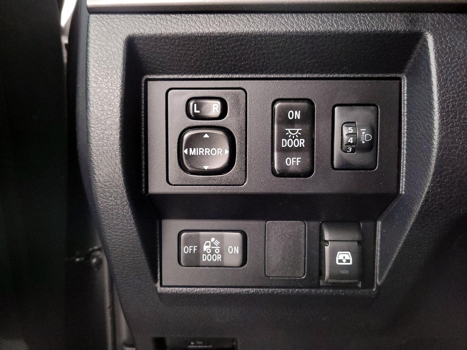 2016 Toyota Tundra SR5 - Photo 14