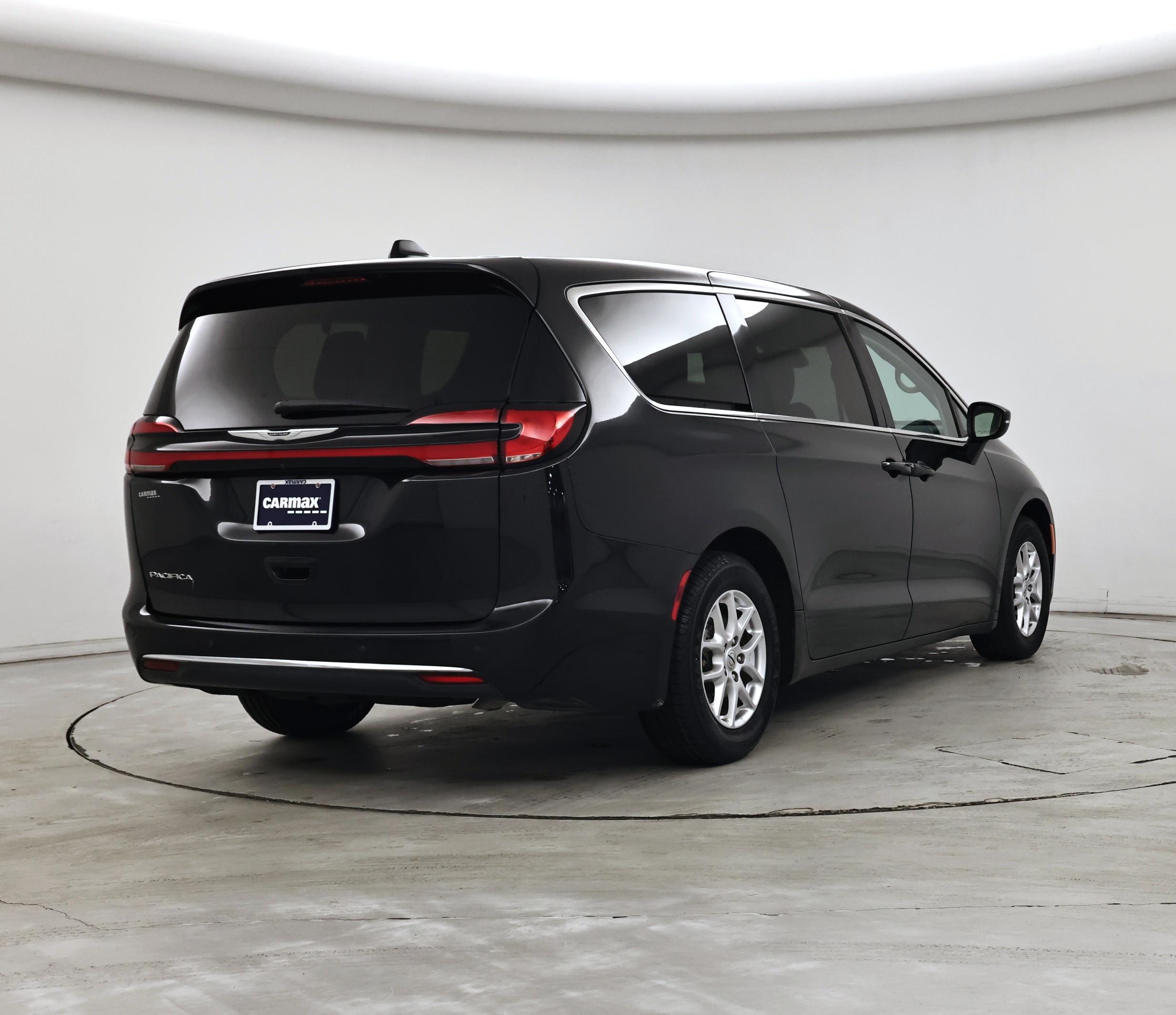 Thumbnail: 2023 Chrysler Pacifica - 8