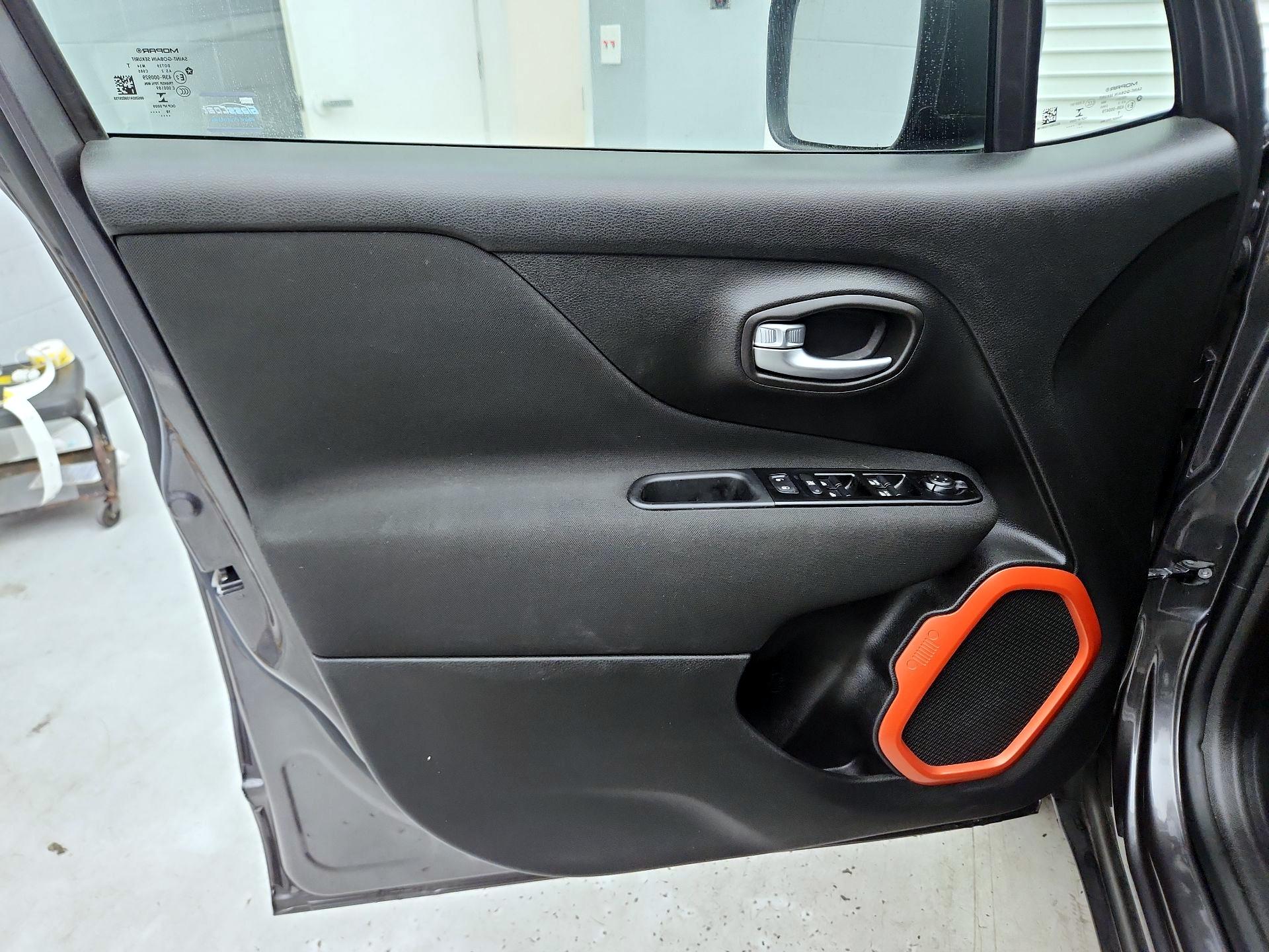 Thumbnail: 2020 Jeep Renegade - 12