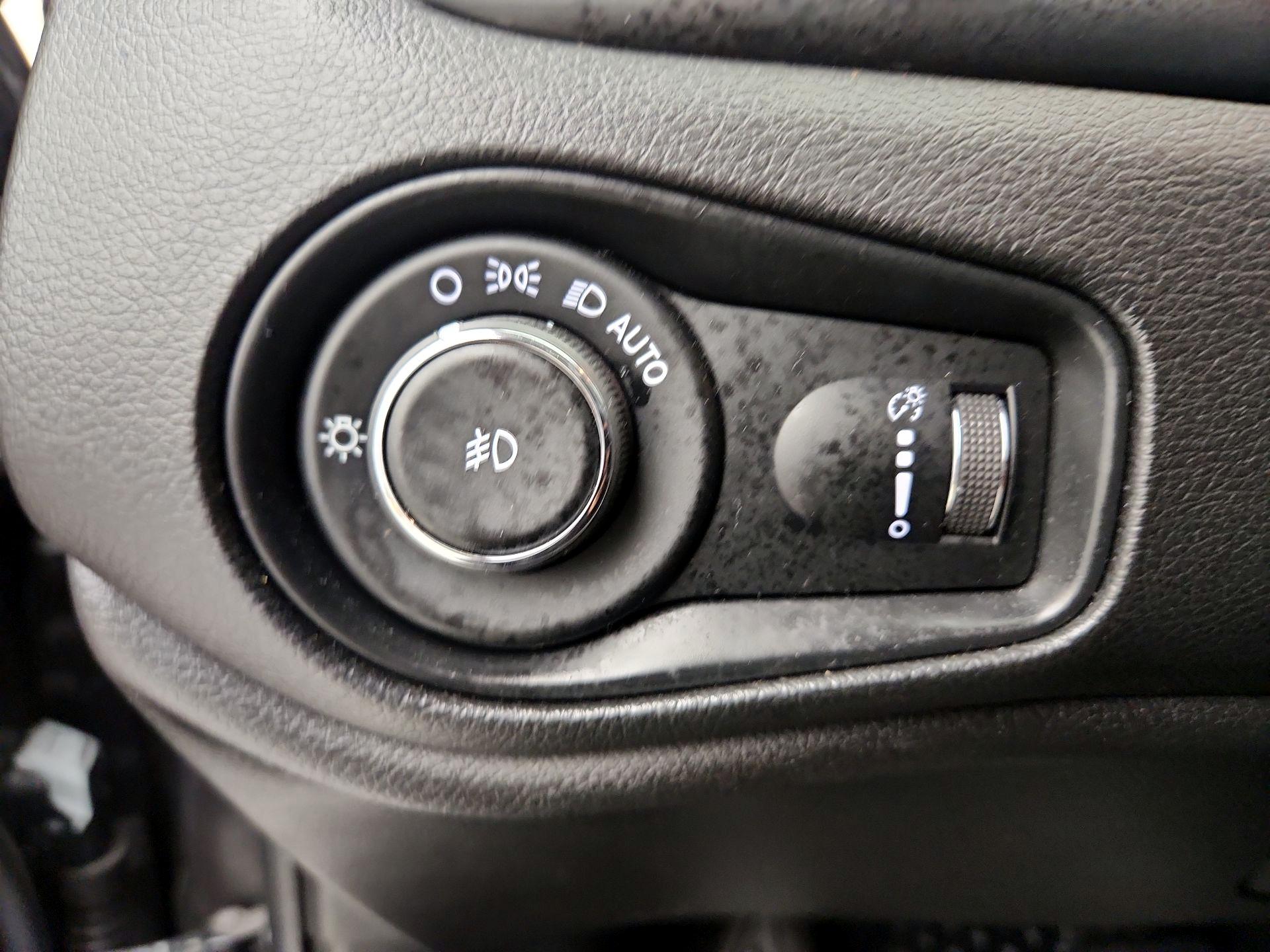 Thumbnail: 2020 Jeep Renegade - 13