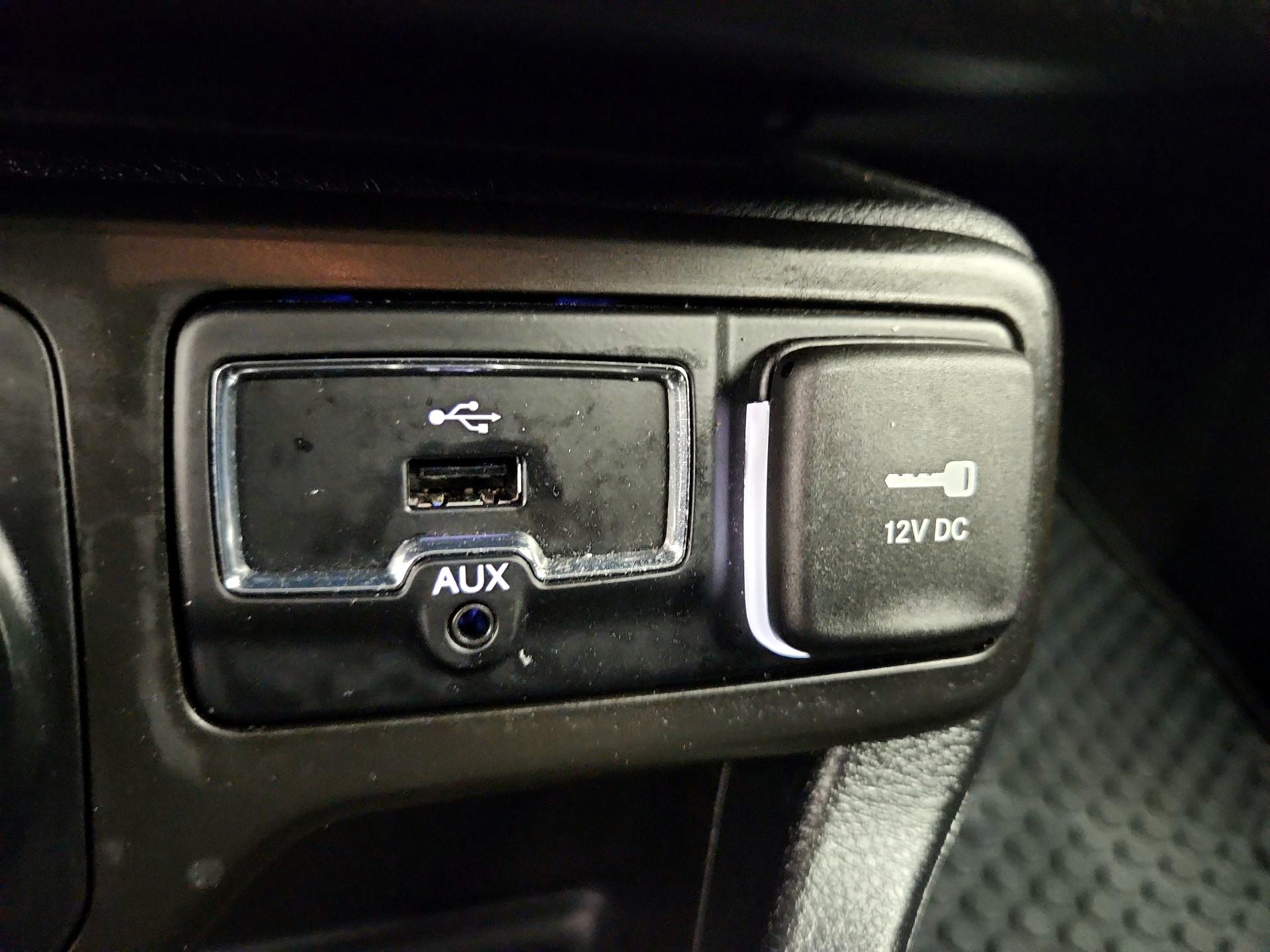 Thumbnail: 2020 Jeep Renegade - 18