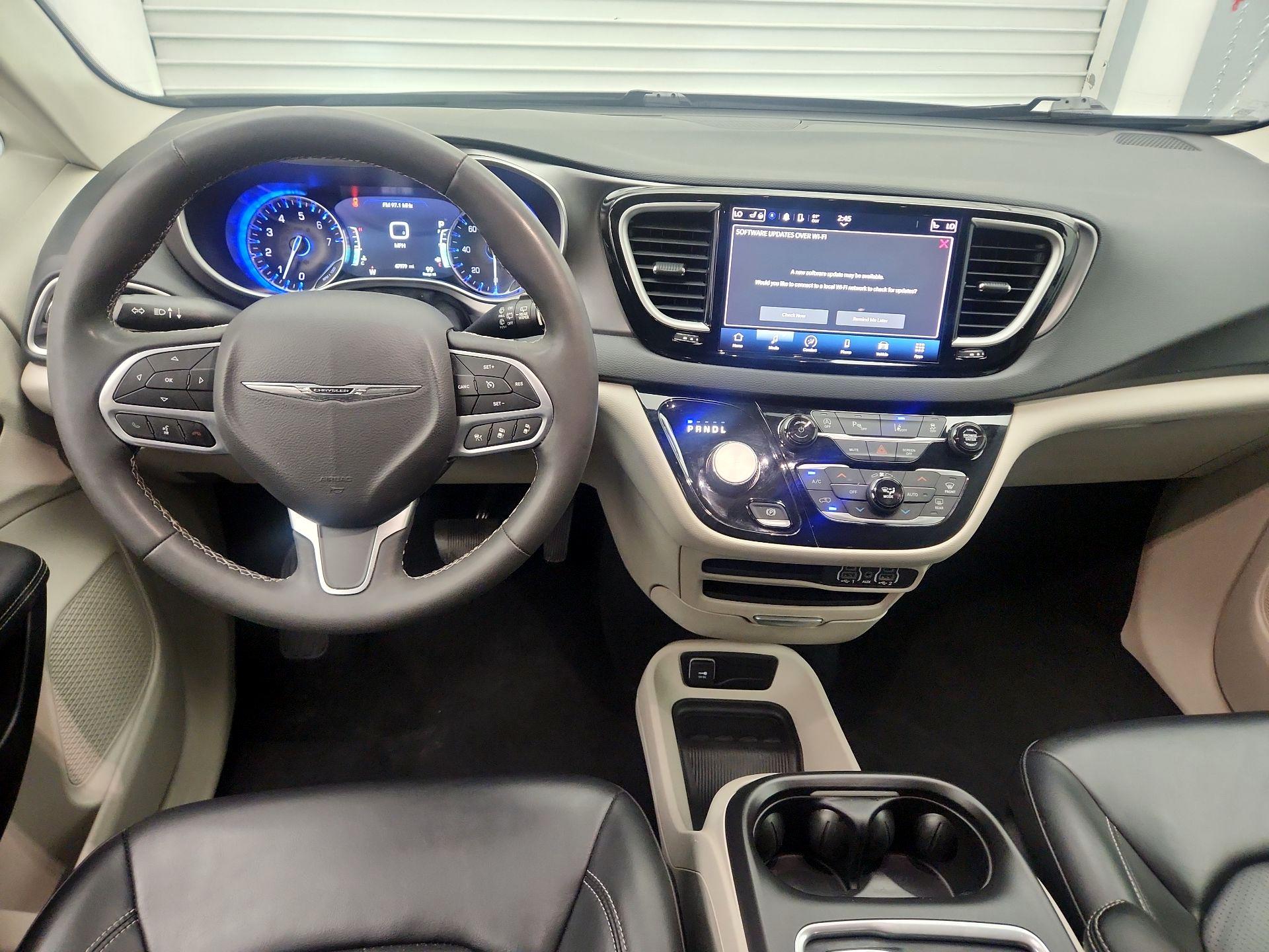 Thumbnail: 2023 Chrysler Pacifica - 9