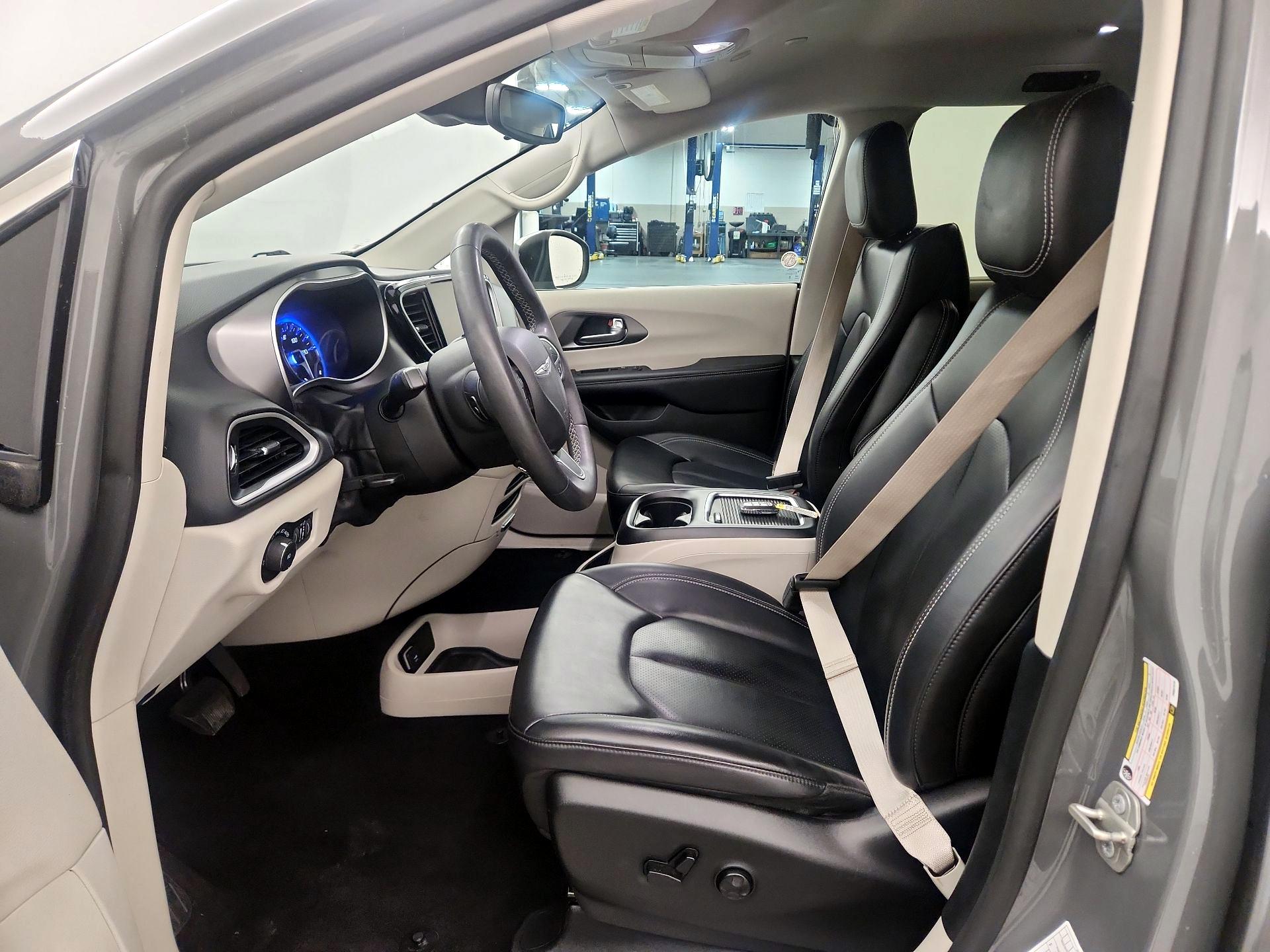 Thumbnail: 2023 Chrysler Pacifica - 11