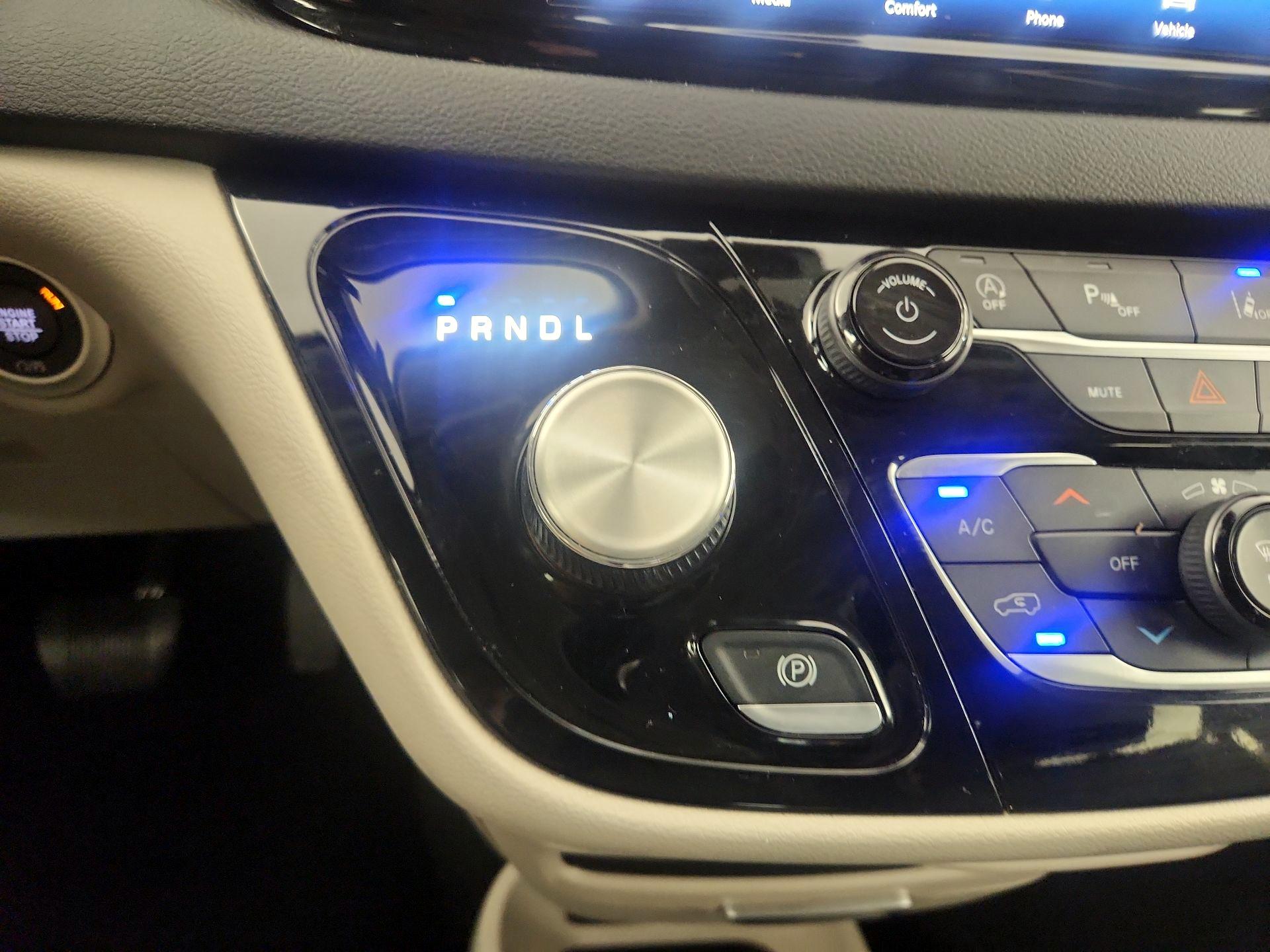 Thumbnail: 2023 Chrysler Pacifica - 17