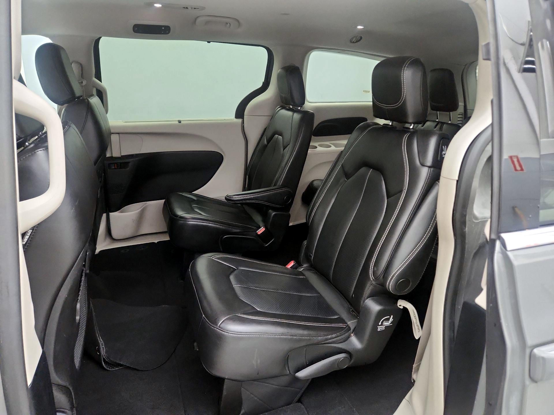 Thumbnail: 2023 Chrysler Pacifica - 19