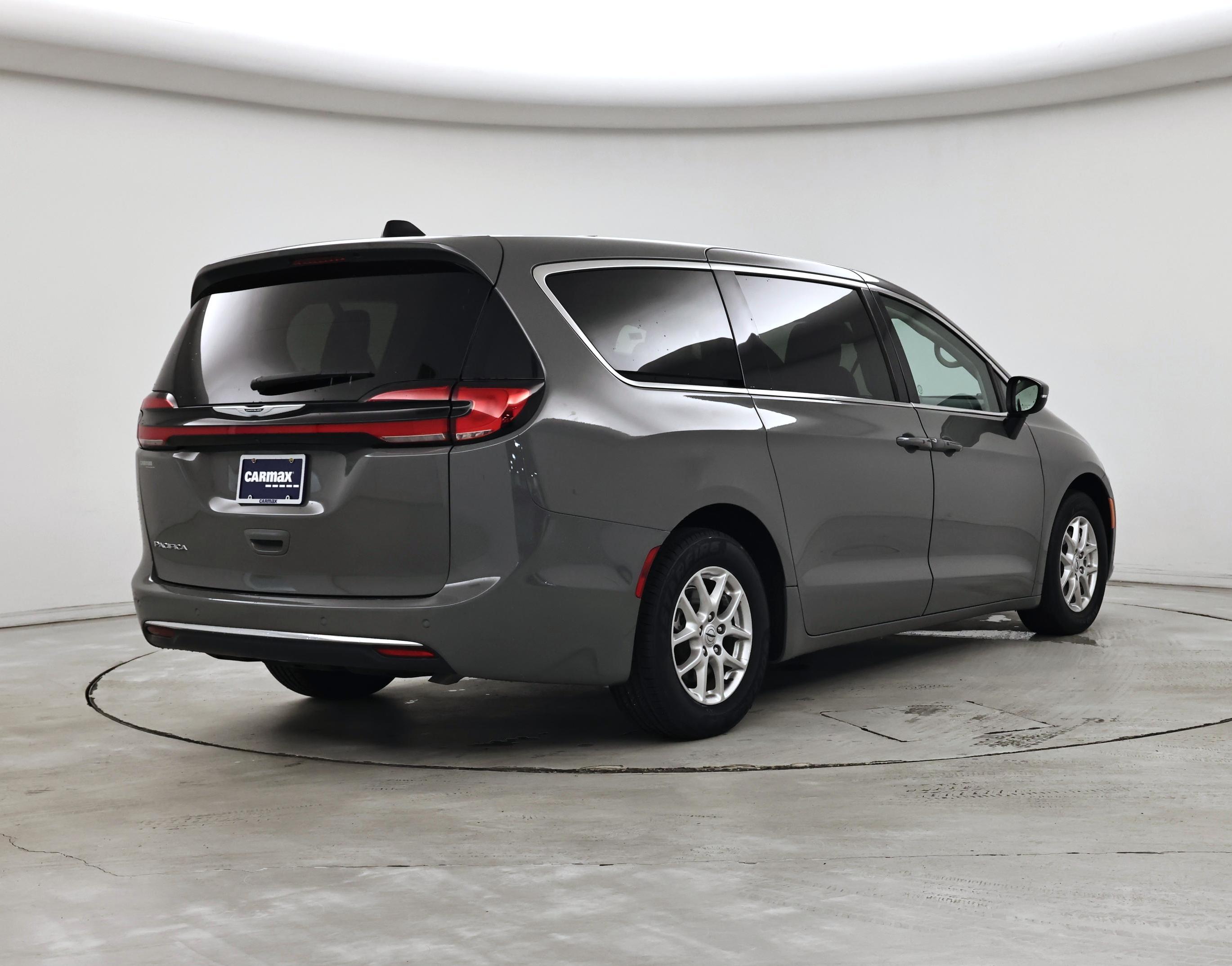 Thumbnail: 2023 Chrysler Pacifica - 8