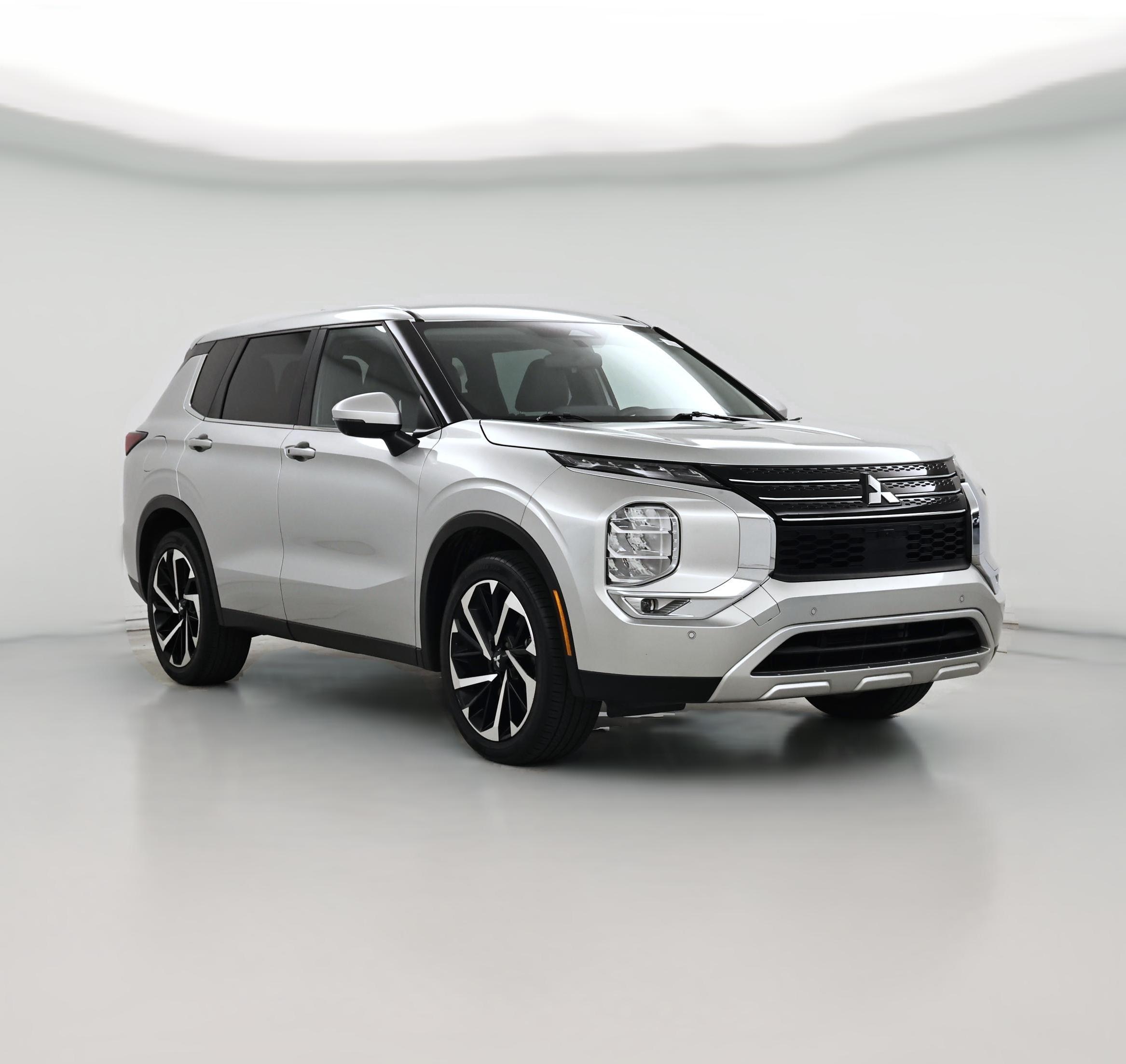 Thumbnail: 2023 Mitsubishi Outlander - 1