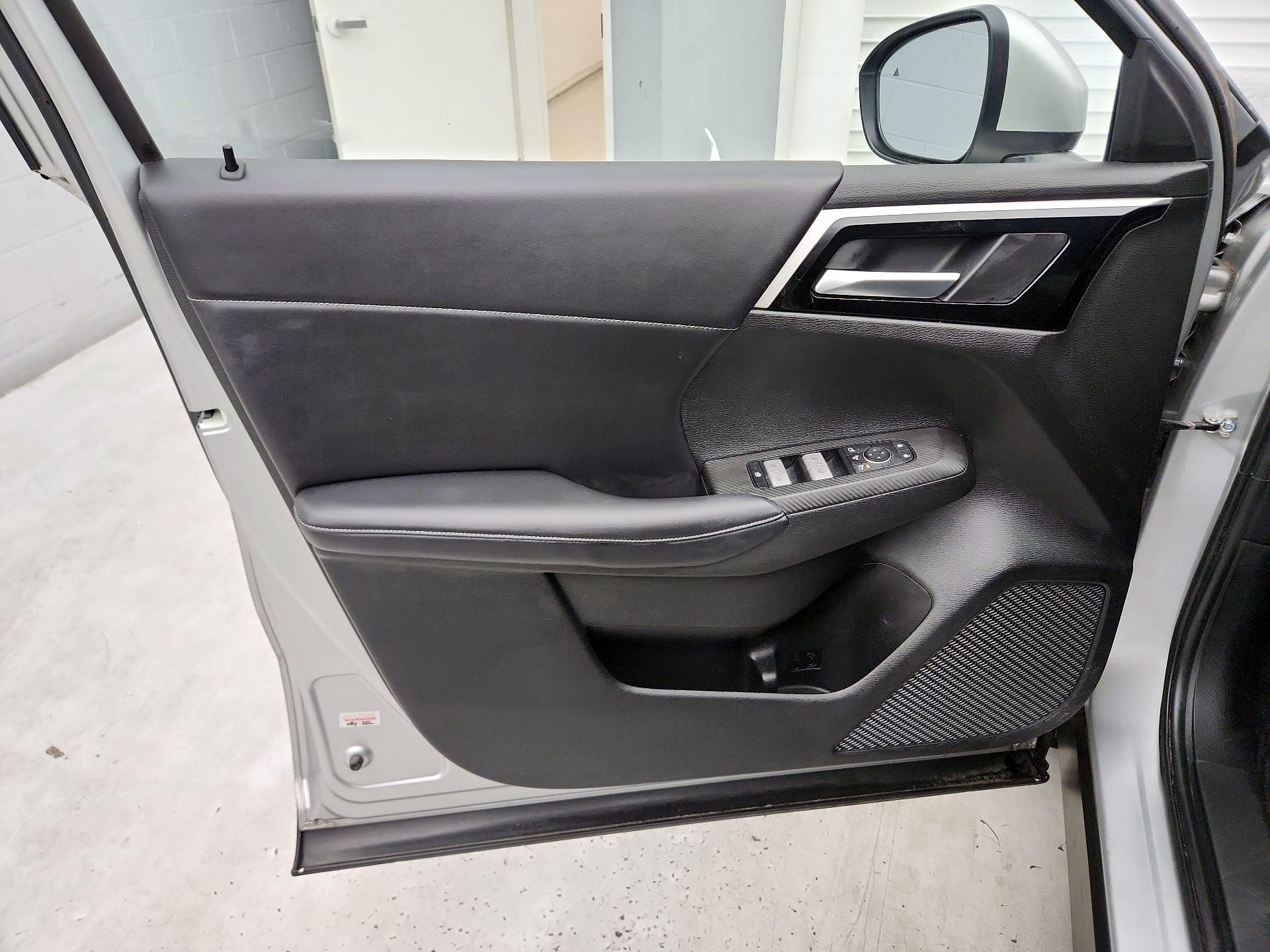 Thumbnail: 2023 Mitsubishi Outlander - 12