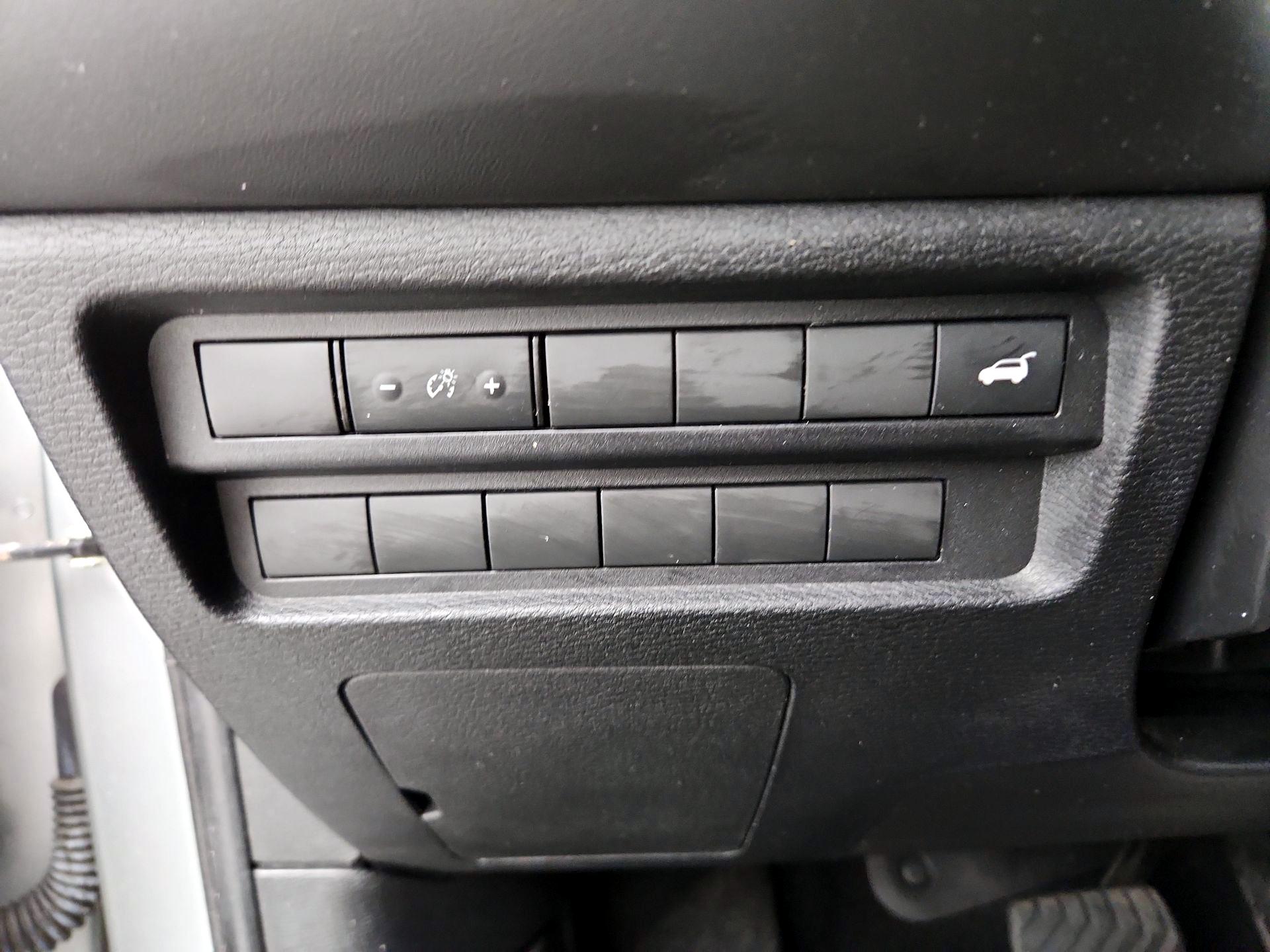 Thumbnail: 2023 Mitsubishi Outlander - 13