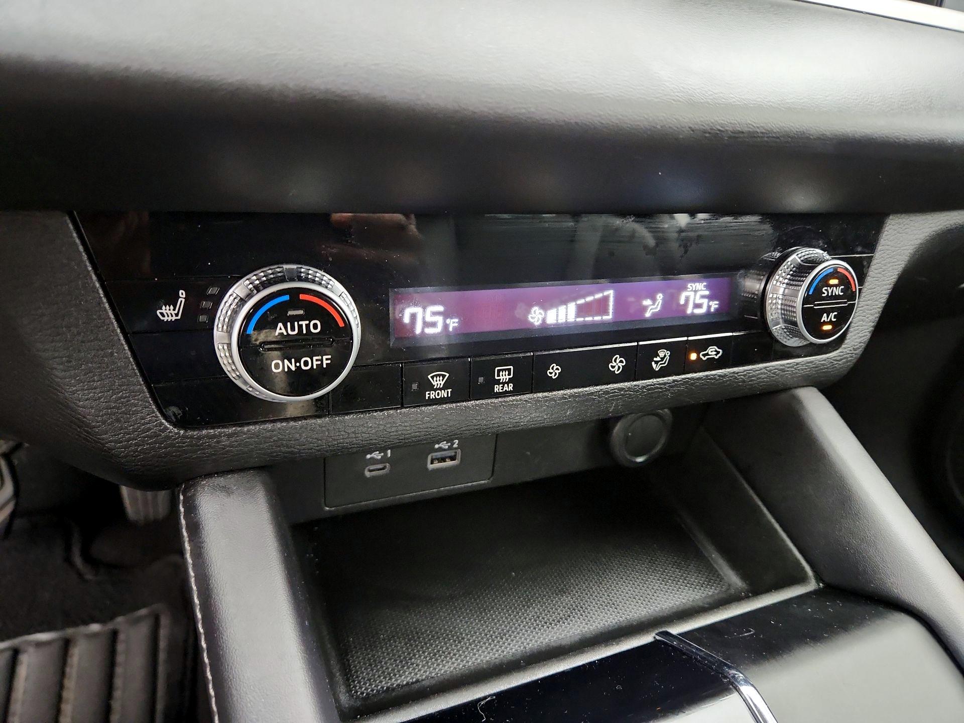 Thumbnail: 2023 Mitsubishi Outlander - 17