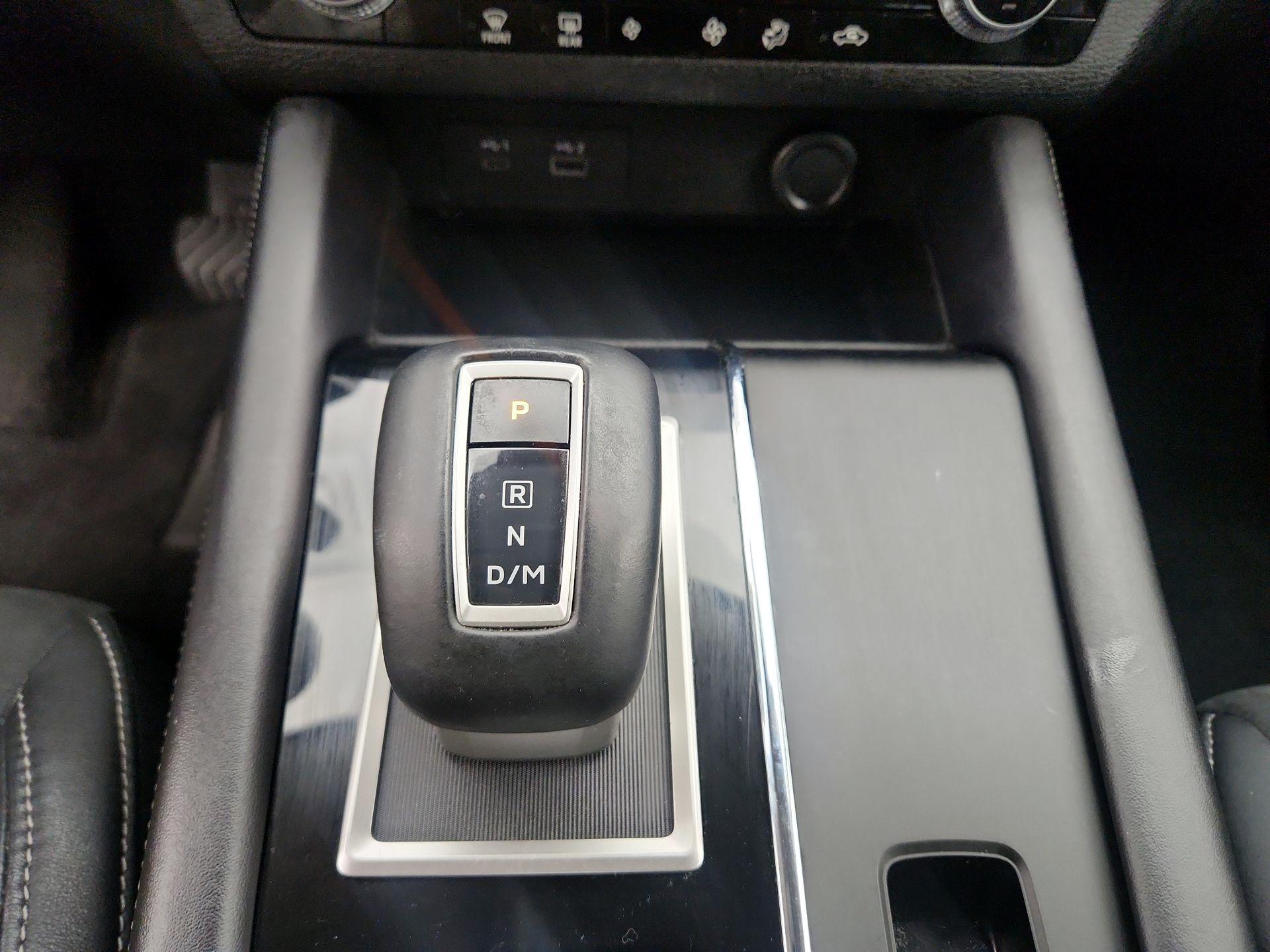 Thumbnail: 2023 Mitsubishi Outlander - 18