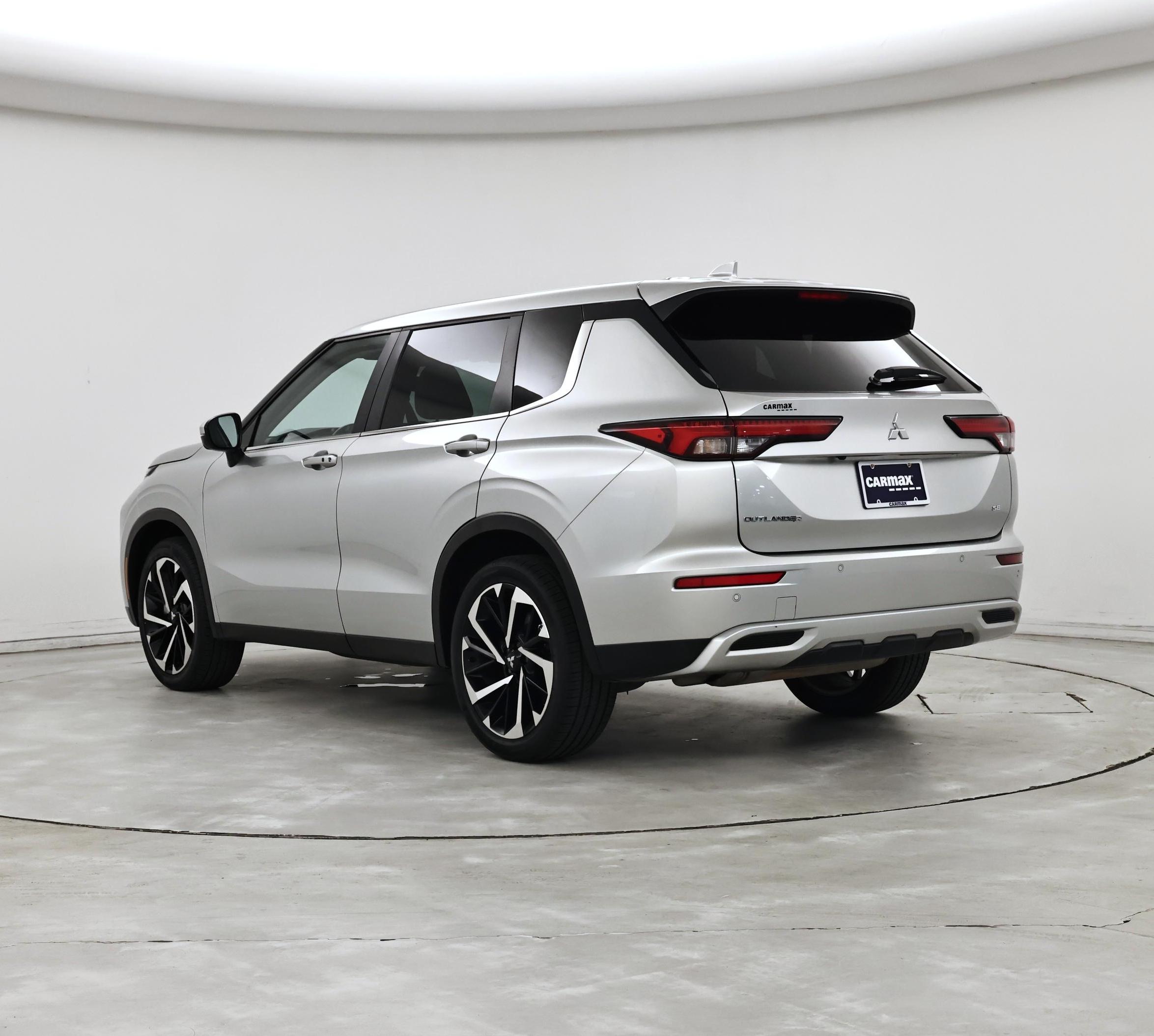 Thumbnail: 2023 Mitsubishi Outlander - 2