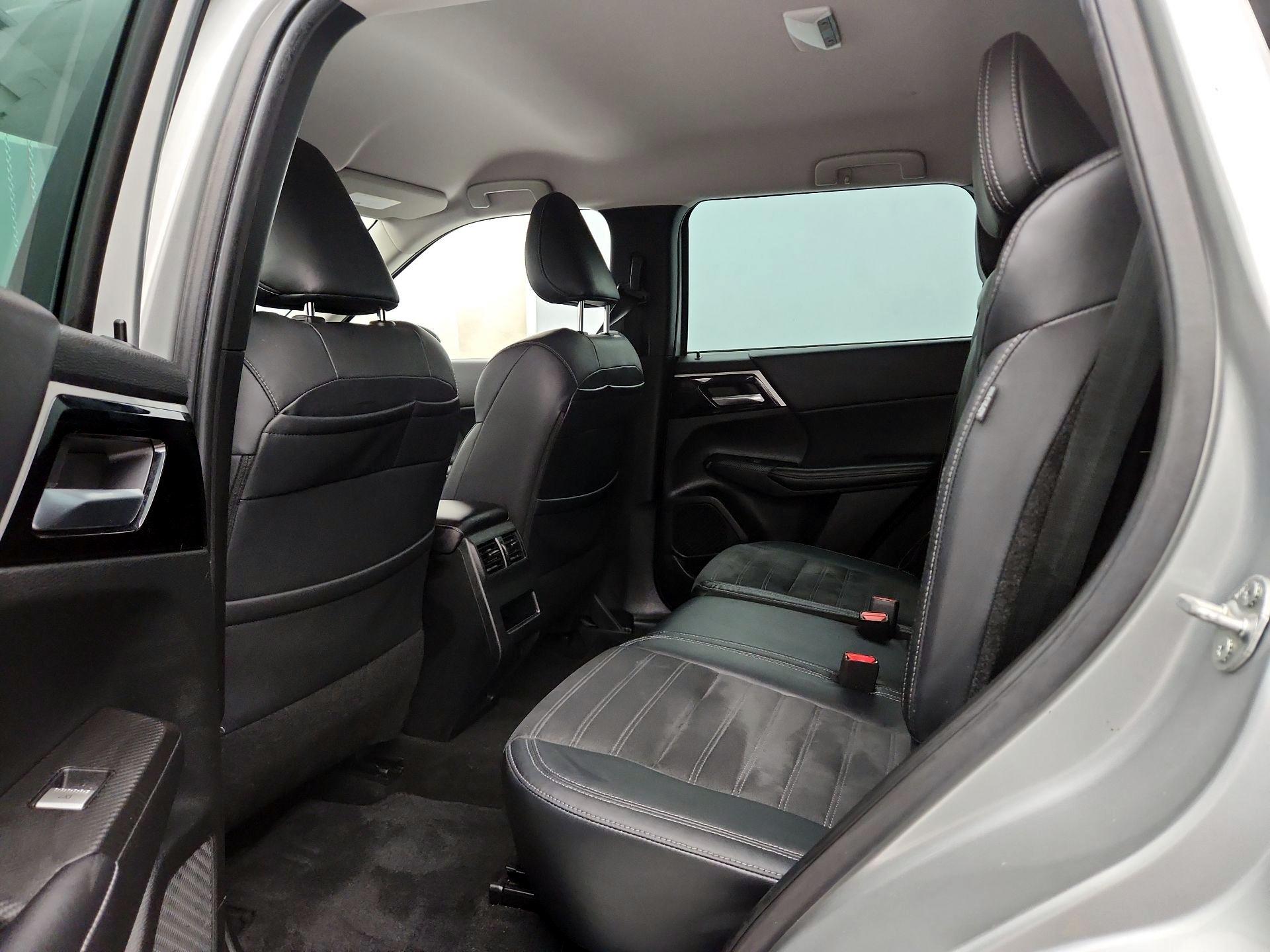 Thumbnail: 2023 Mitsubishi Outlander - 20