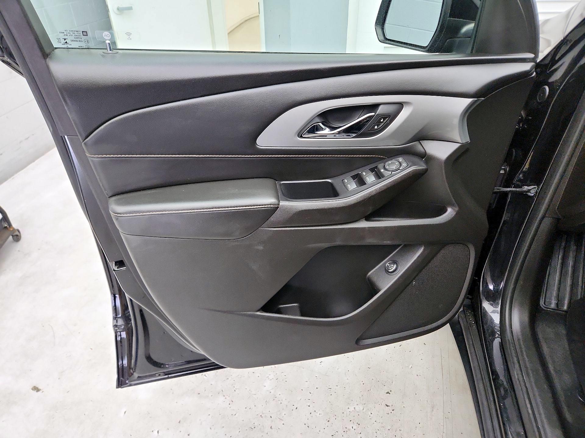 Thumbnail: 2021 Chevrolet Traverse - 12