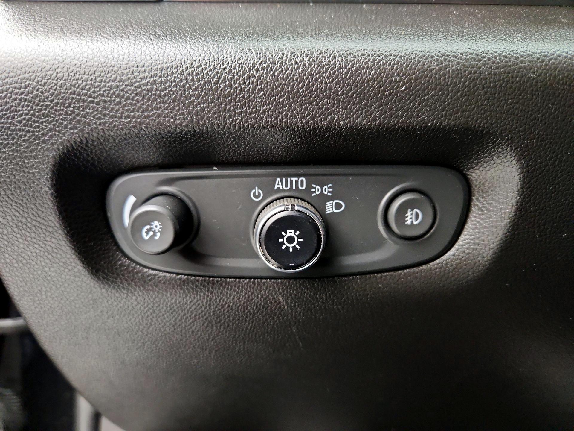 Thumbnail: 2021 Chevrolet Traverse - 13