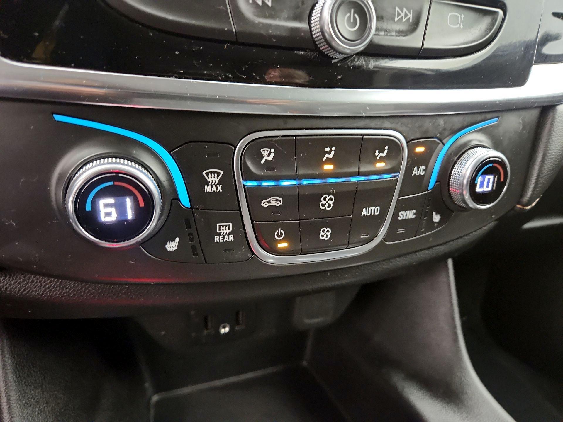 Thumbnail: 2021 Chevrolet Traverse - 16