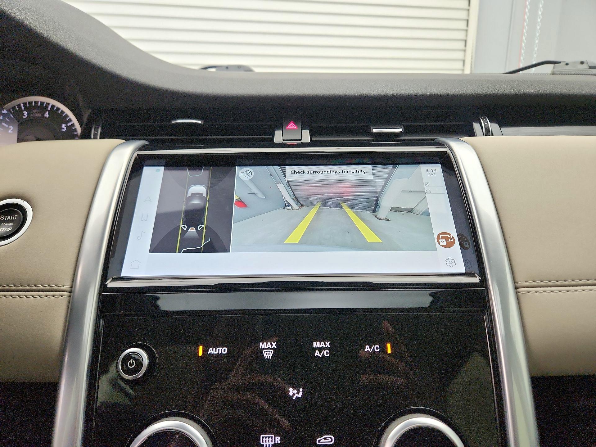 Thumbnail: 2022 Land Rover Discovery Sport - 15