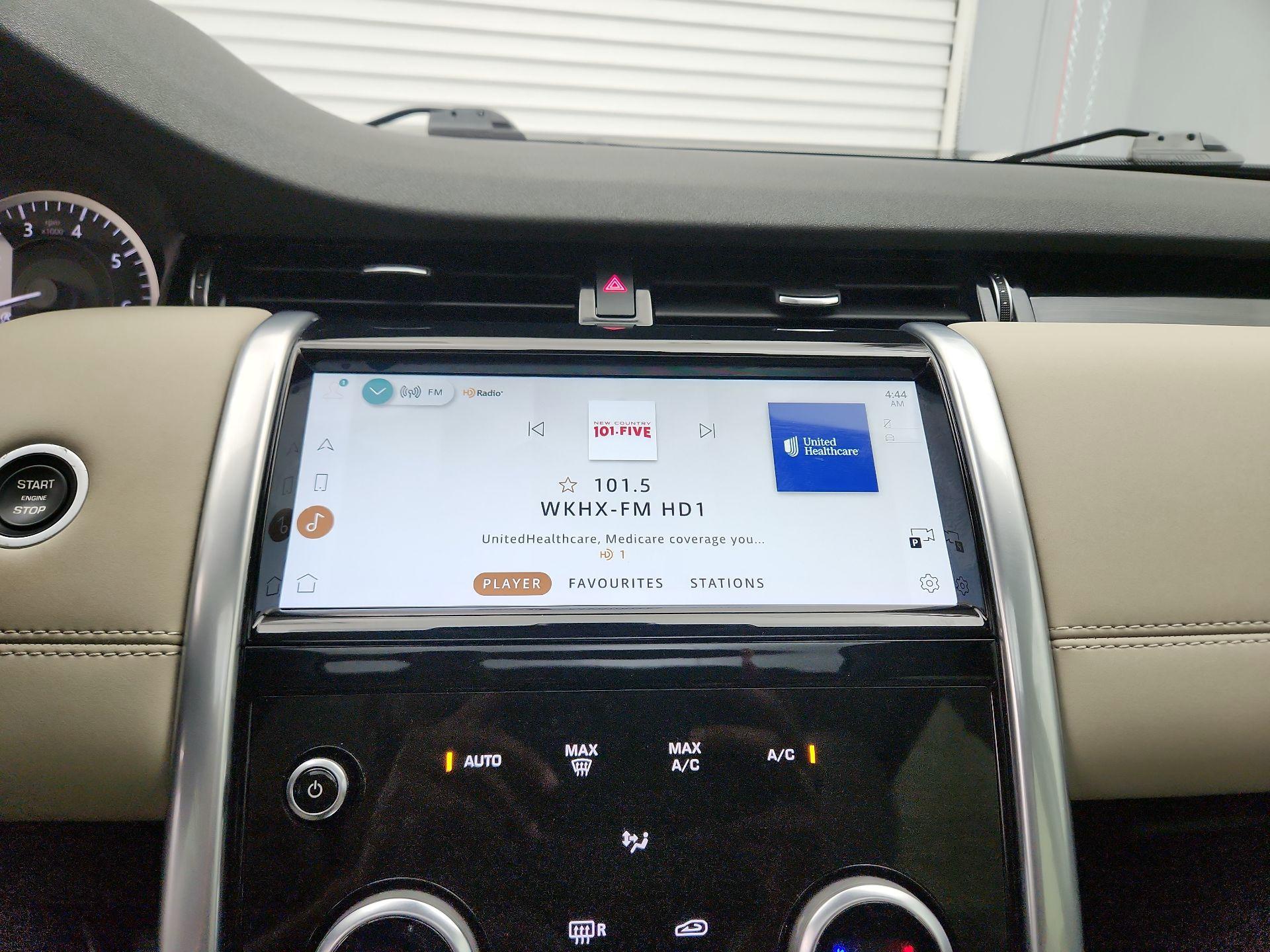 Thumbnail: 2022 Land Rover Discovery Sport - 16