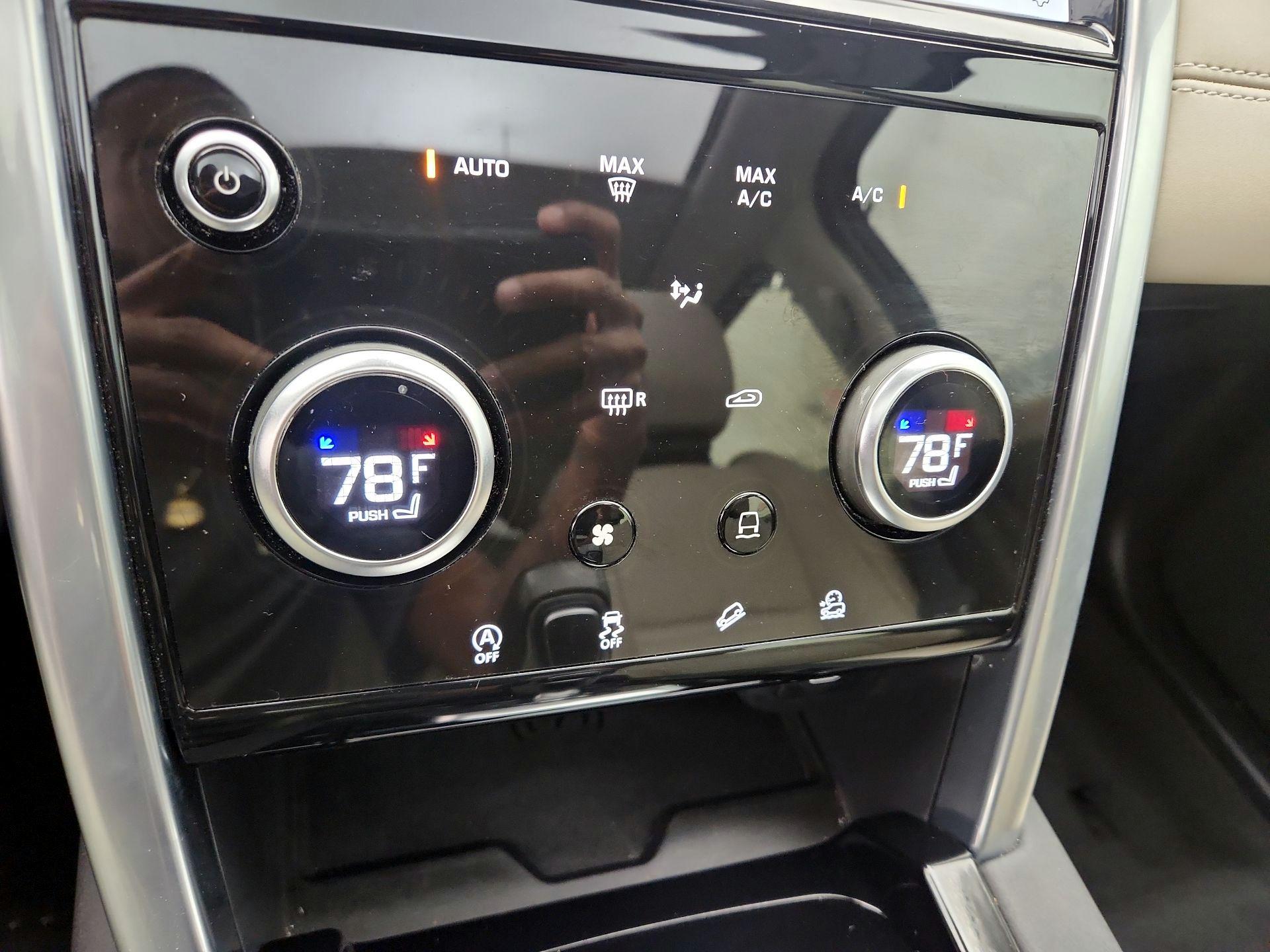 Thumbnail: 2022 Land Rover Discovery Sport - 17