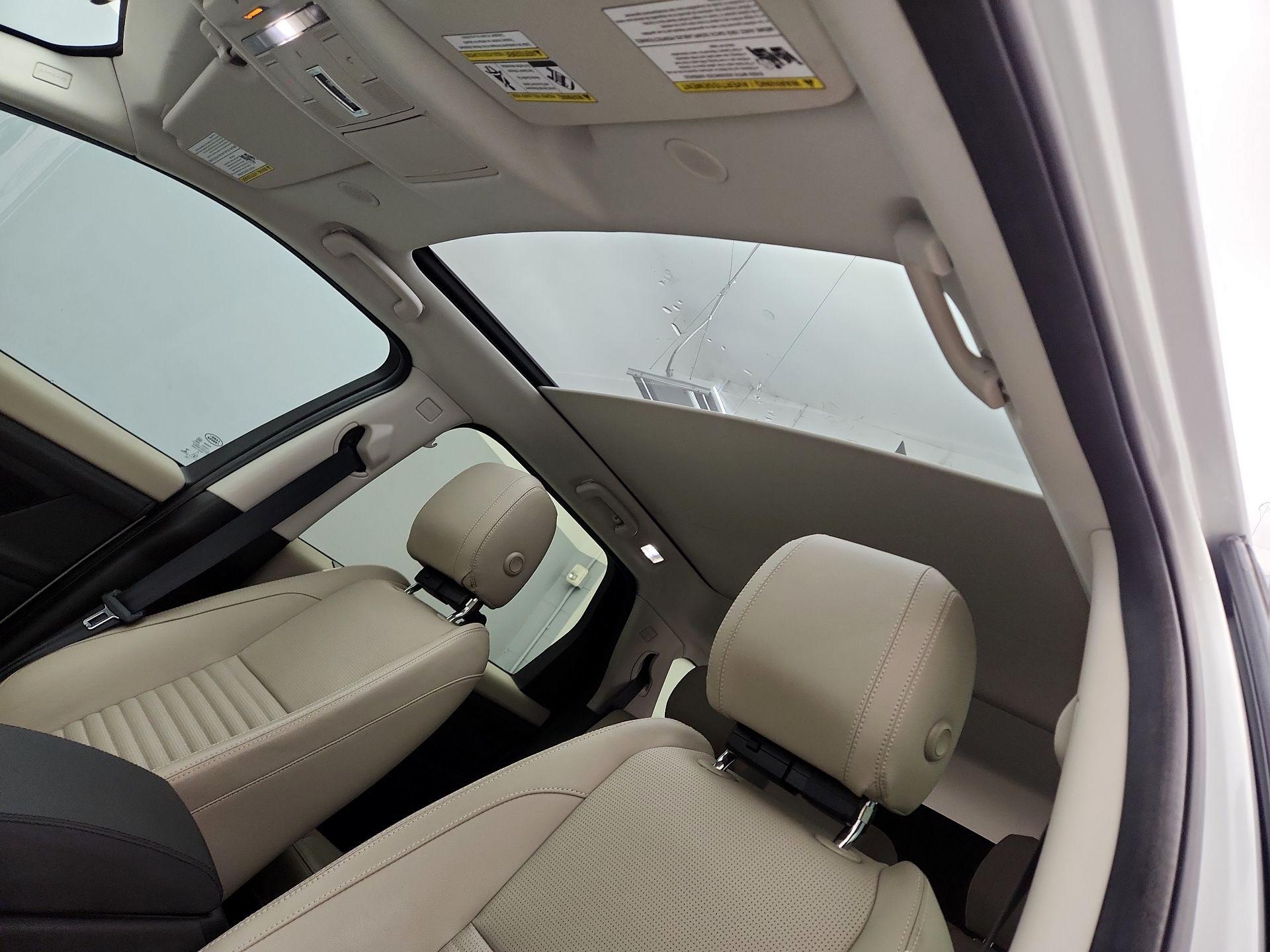 Thumbnail: 2022 Land Rover Discovery Sport - 20