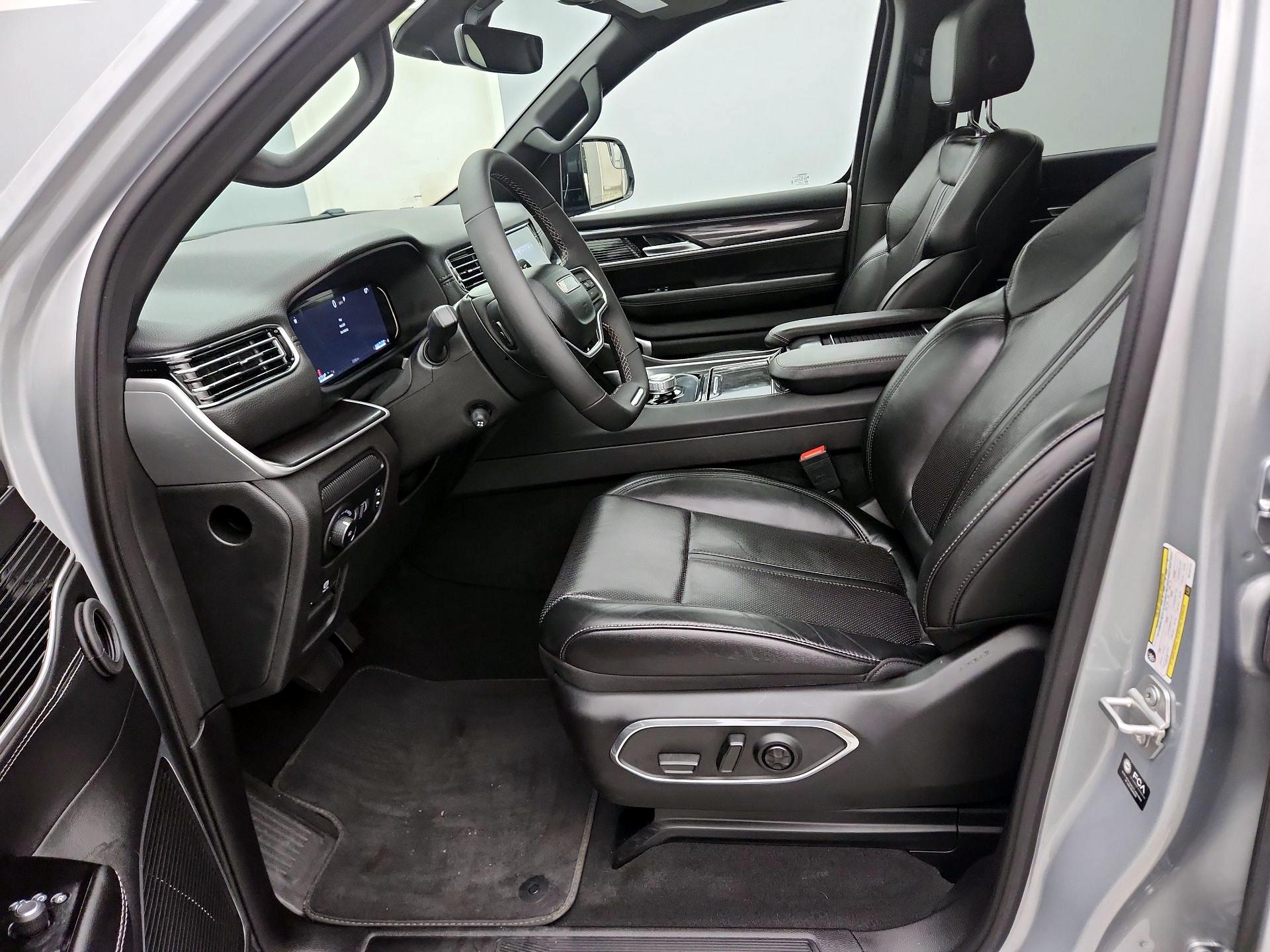 Thumbnail: 2024 Jeep Wagoneer - 11