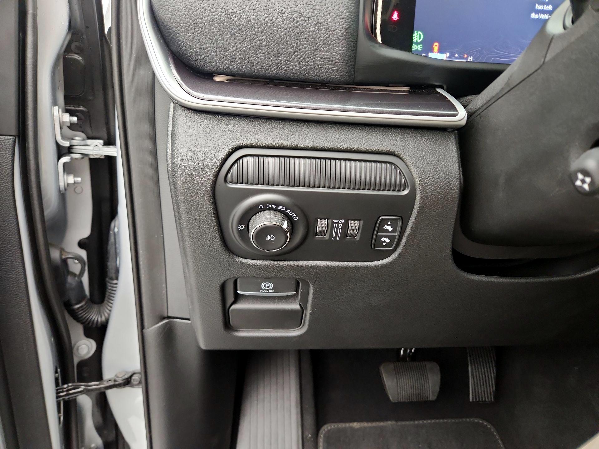 Thumbnail: 2024 Jeep Wagoneer - 13