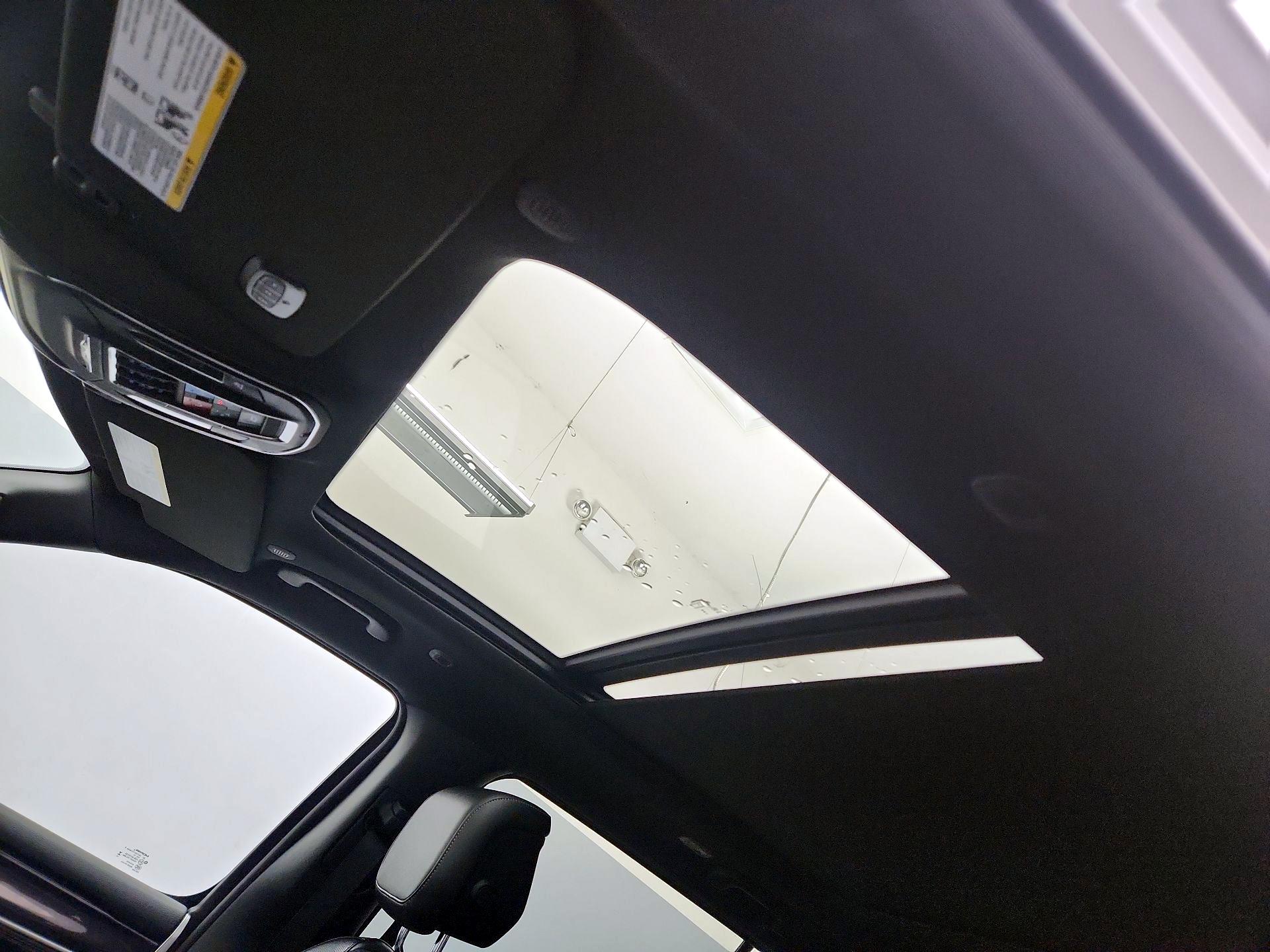 Thumbnail: 2024 Jeep Wagoneer - 20