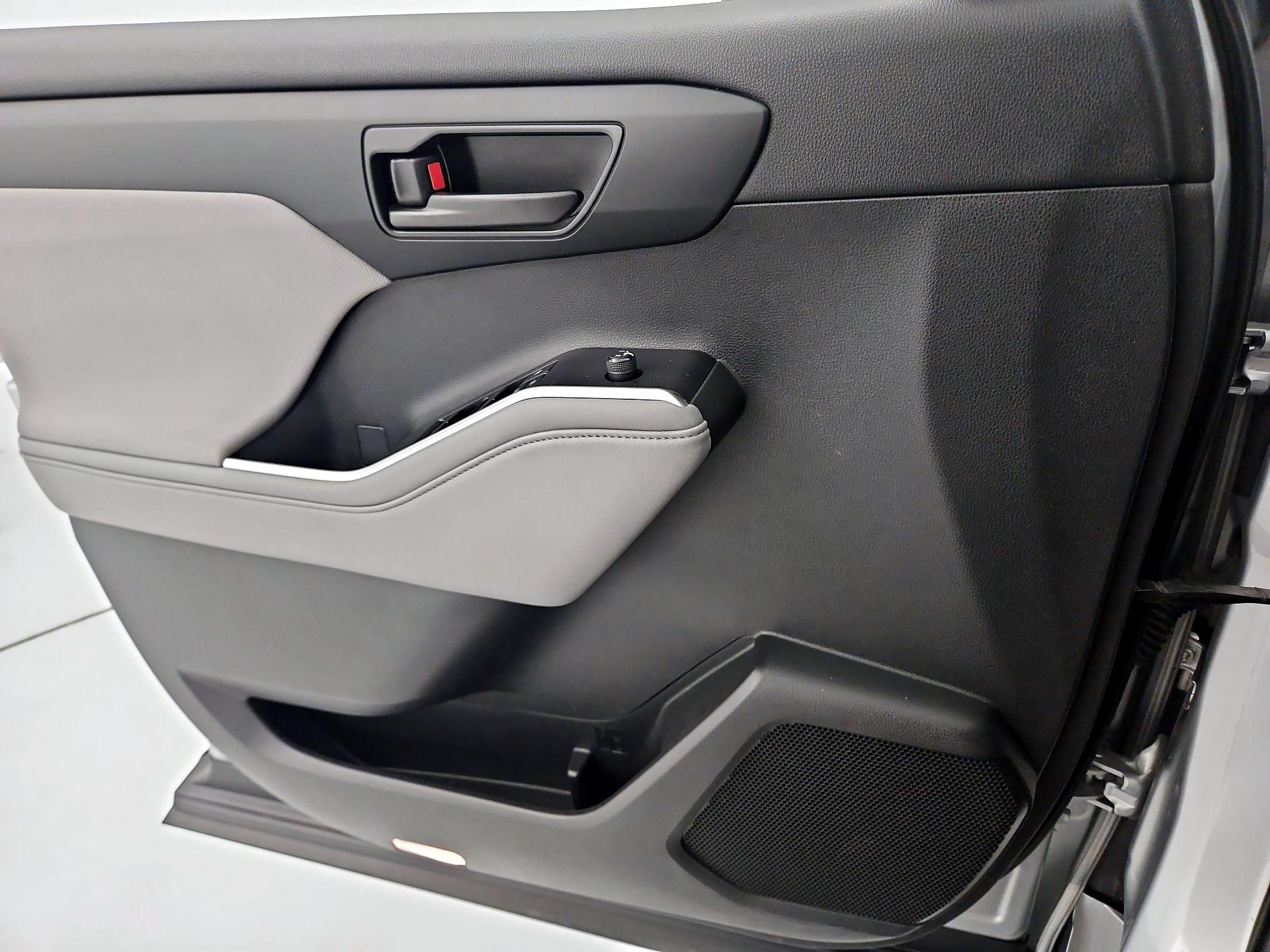 Thumbnail: 2021 Toyota Highlander - 12