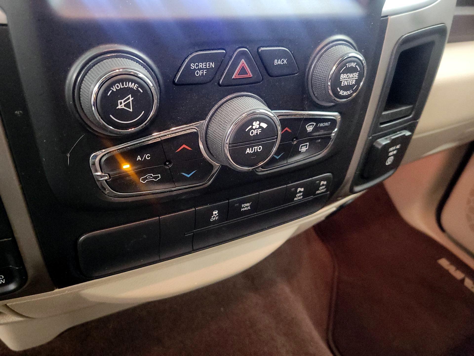 Thumbnail: 2019 RAM 1500 Classic - 16