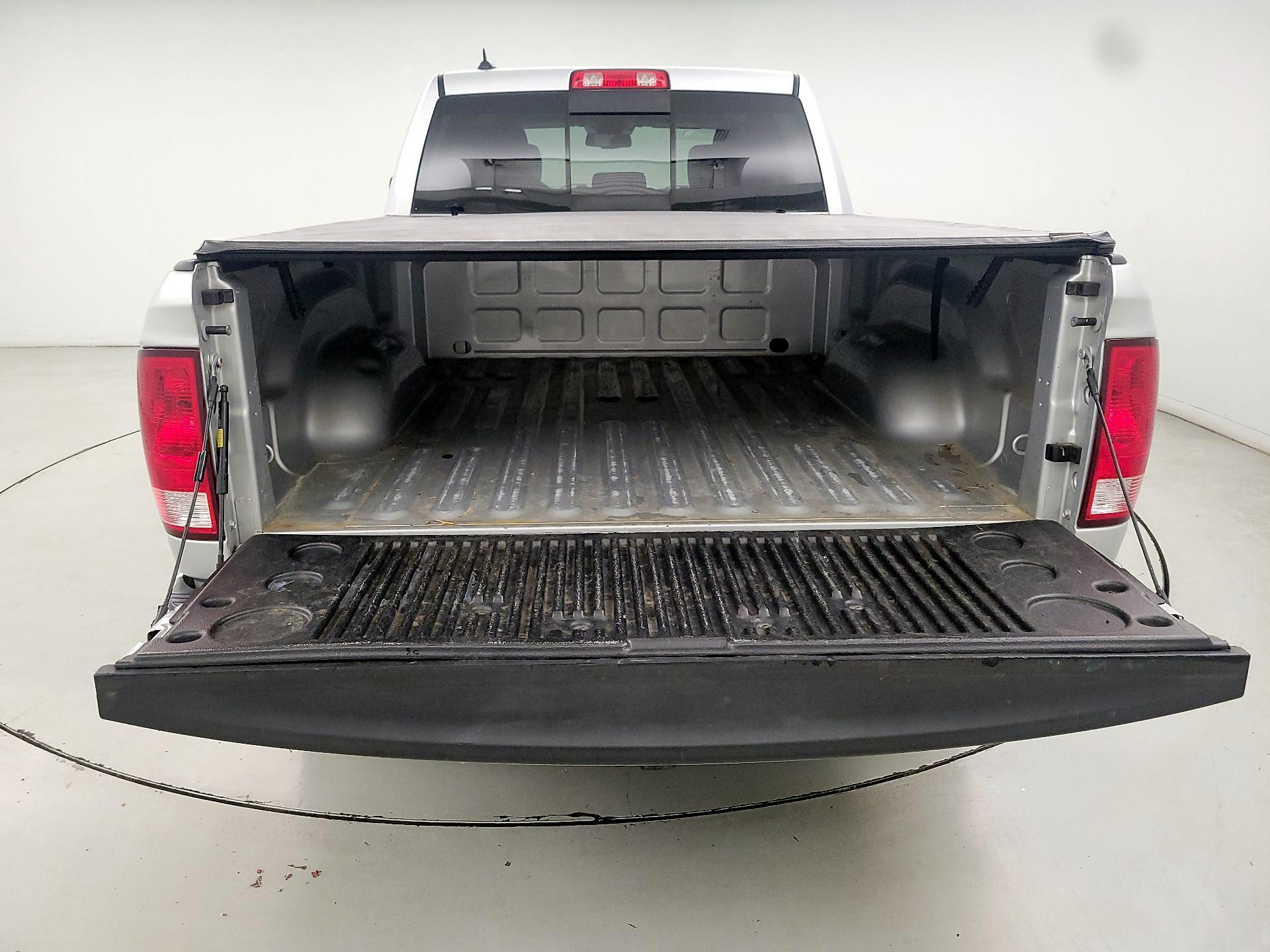 Thumbnail: 2019 RAM 1500 Classic - 20