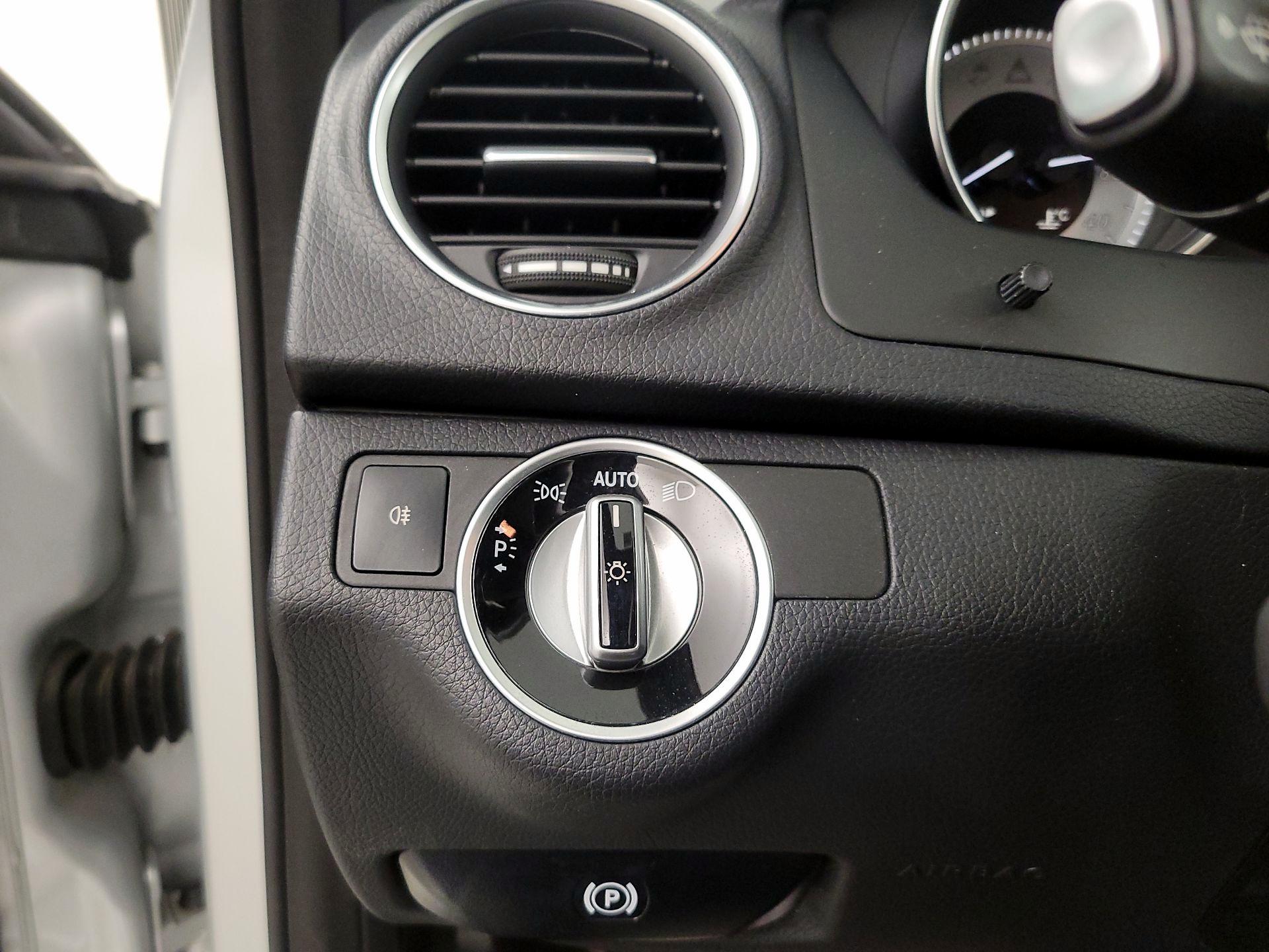 Thumbnail: 2015 Mercedes-Benz C-Class - 13