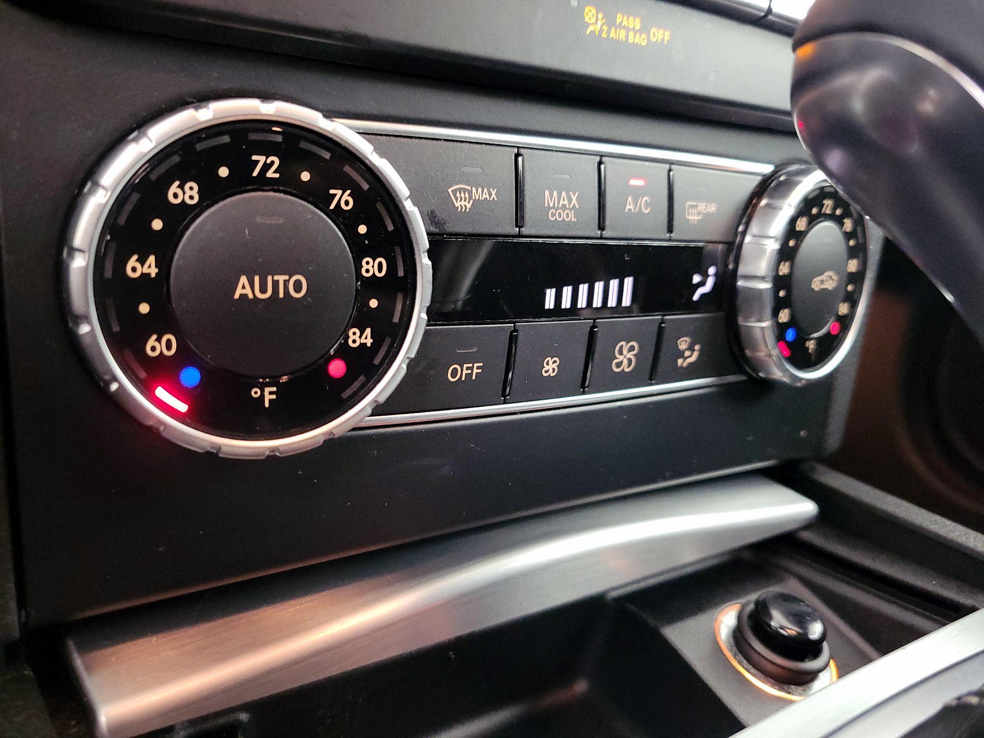 Thumbnail: 2015 Mercedes-Benz C-Class - 15