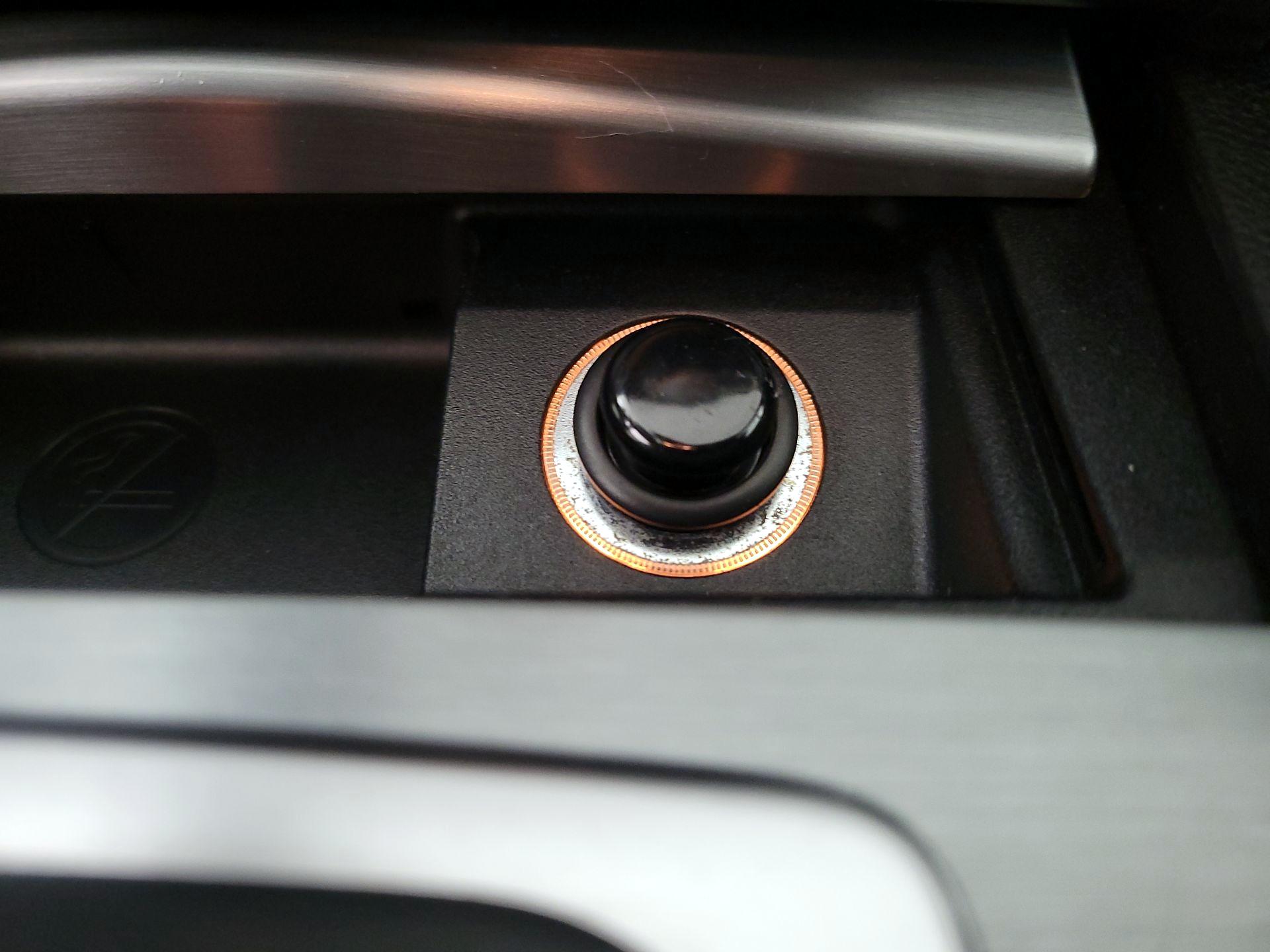 Thumbnail: 2015 Mercedes-Benz C-Class - 17