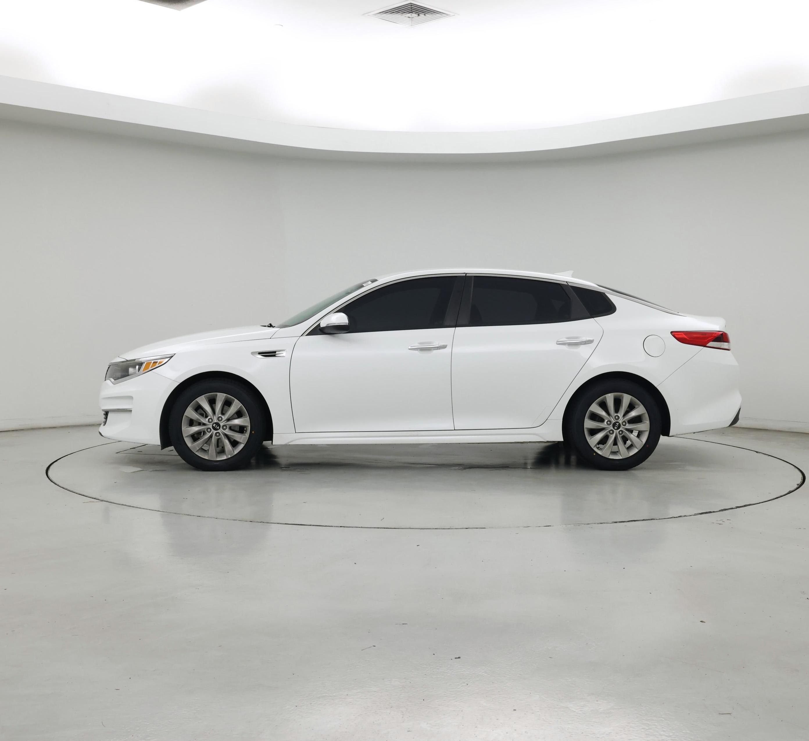 Thumbnail: 2017 Kia Optima - 3