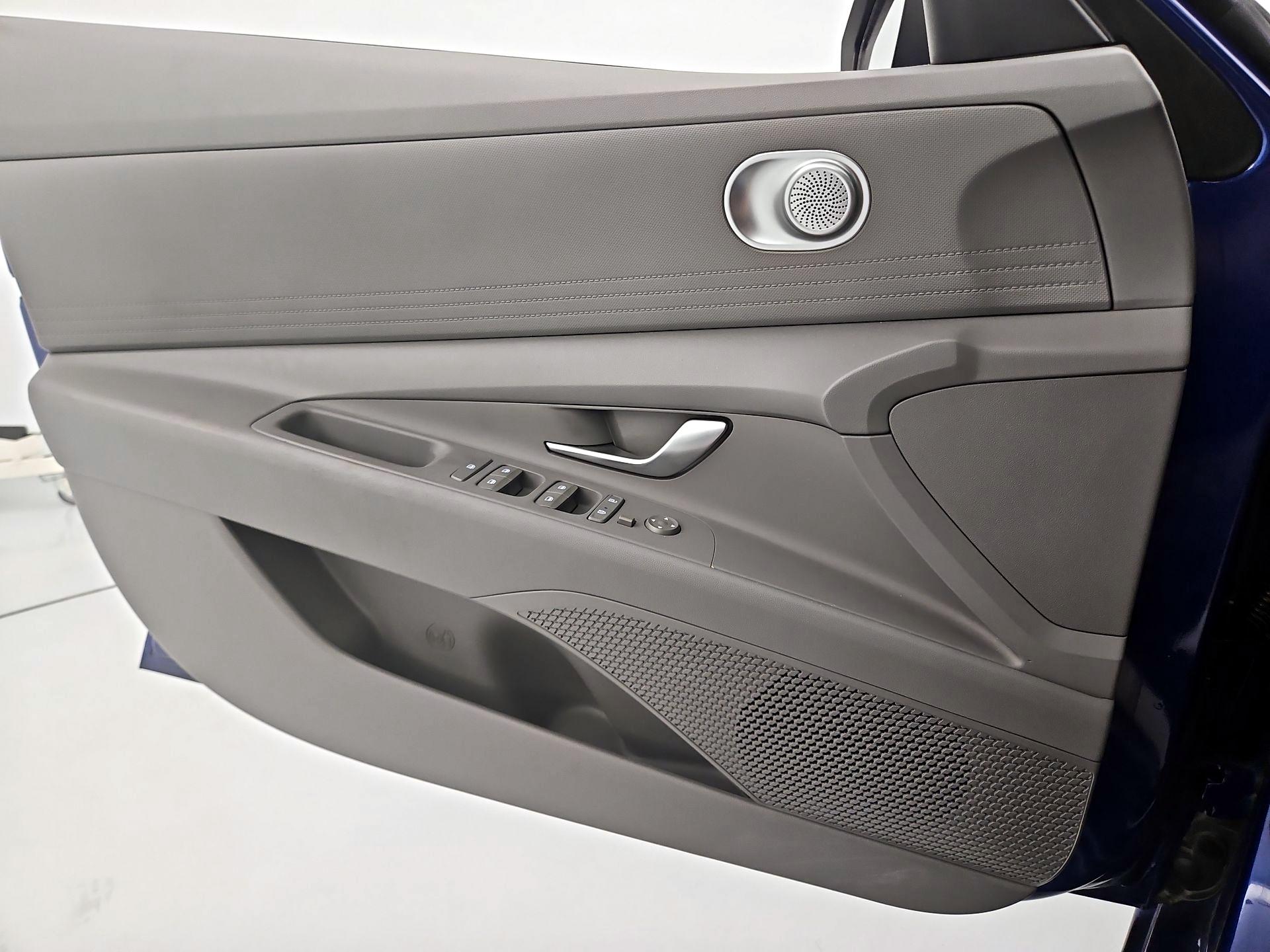 Thumbnail: 2021 Hyundai Elantra - 12