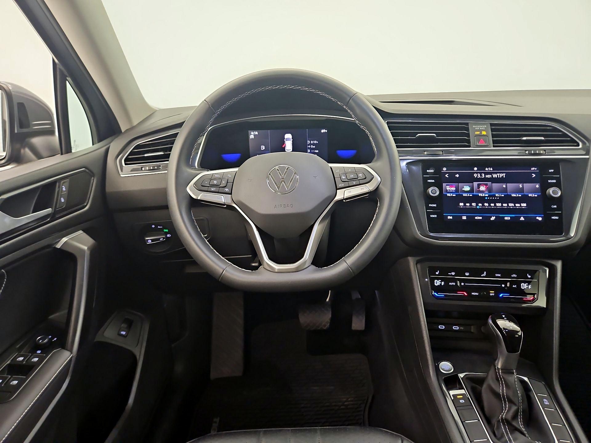 Thumbnail: 2022 Volkswagen Tiguan - 10