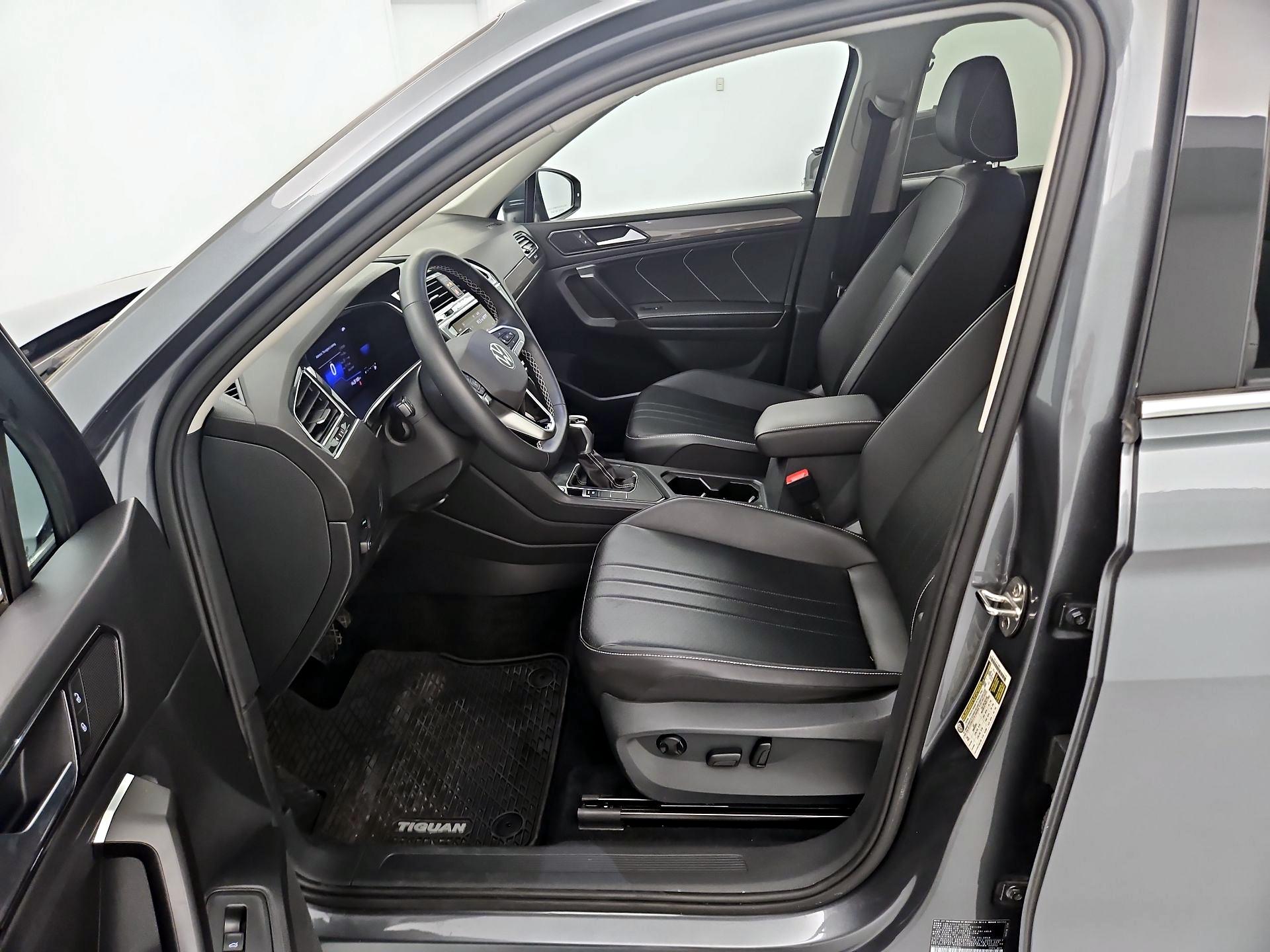 Thumbnail: 2022 Volkswagen Tiguan - 11