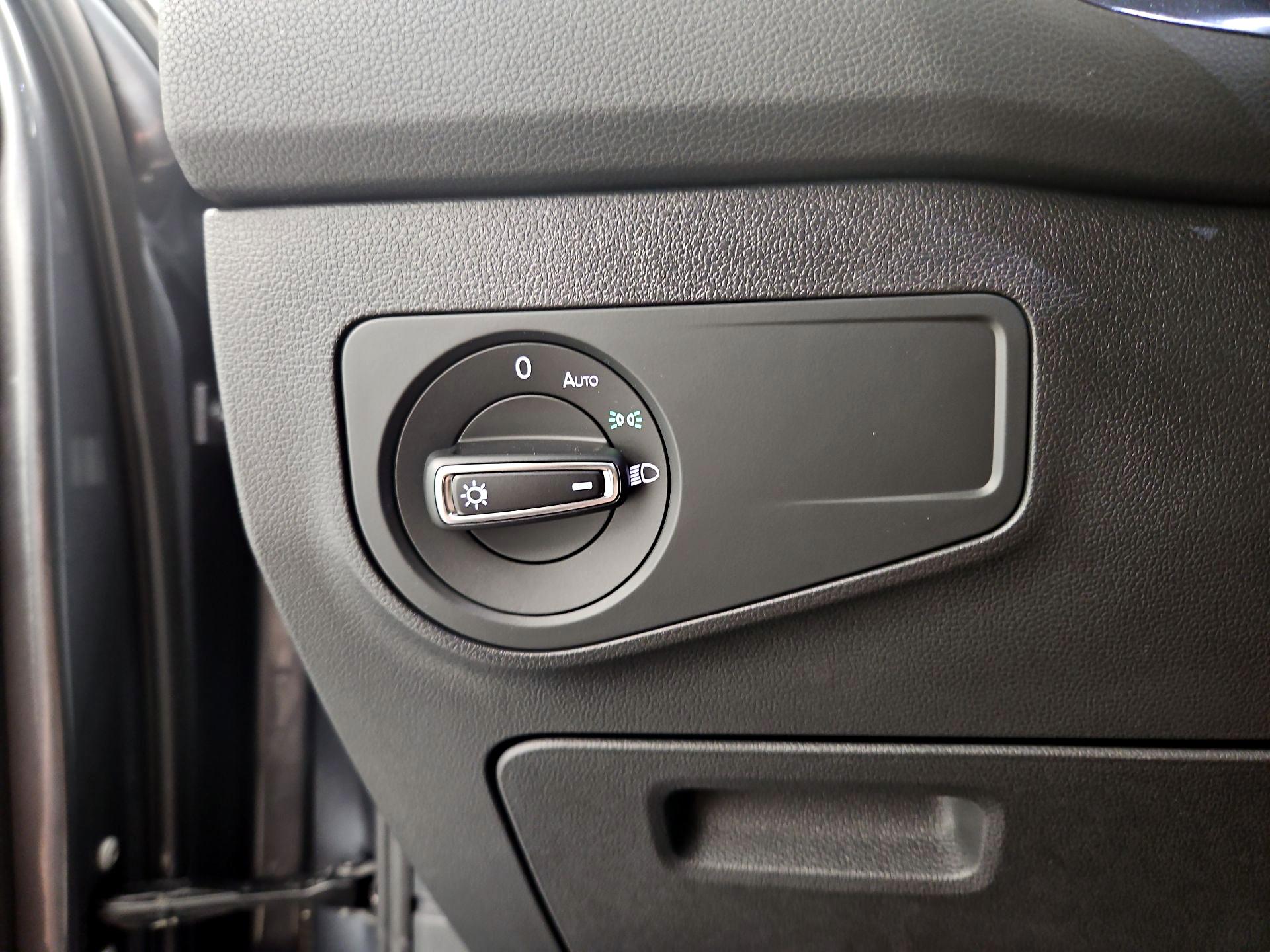 Thumbnail: 2022 Volkswagen Tiguan - 13