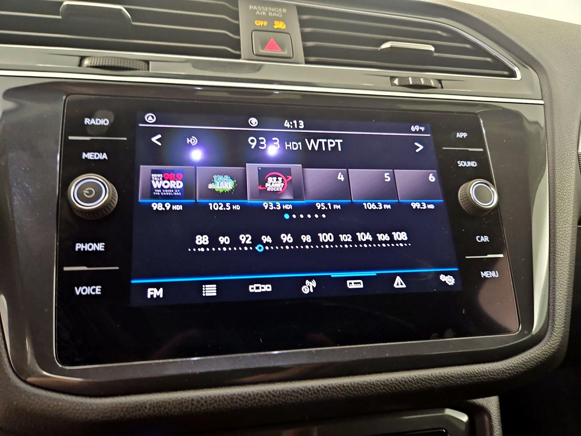 Thumbnail: 2022 Volkswagen Tiguan - 15