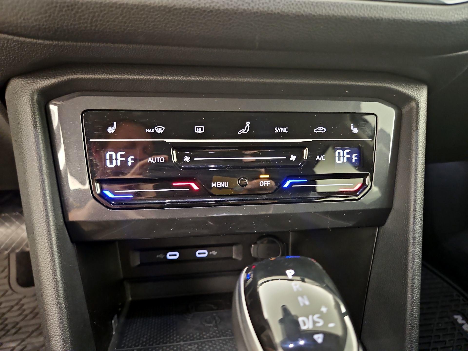 Thumbnail: 2022 Volkswagen Tiguan - 16