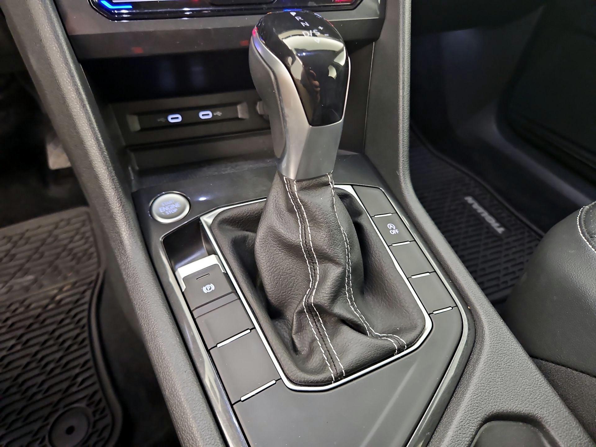 Thumbnail: 2022 Volkswagen Tiguan - 17