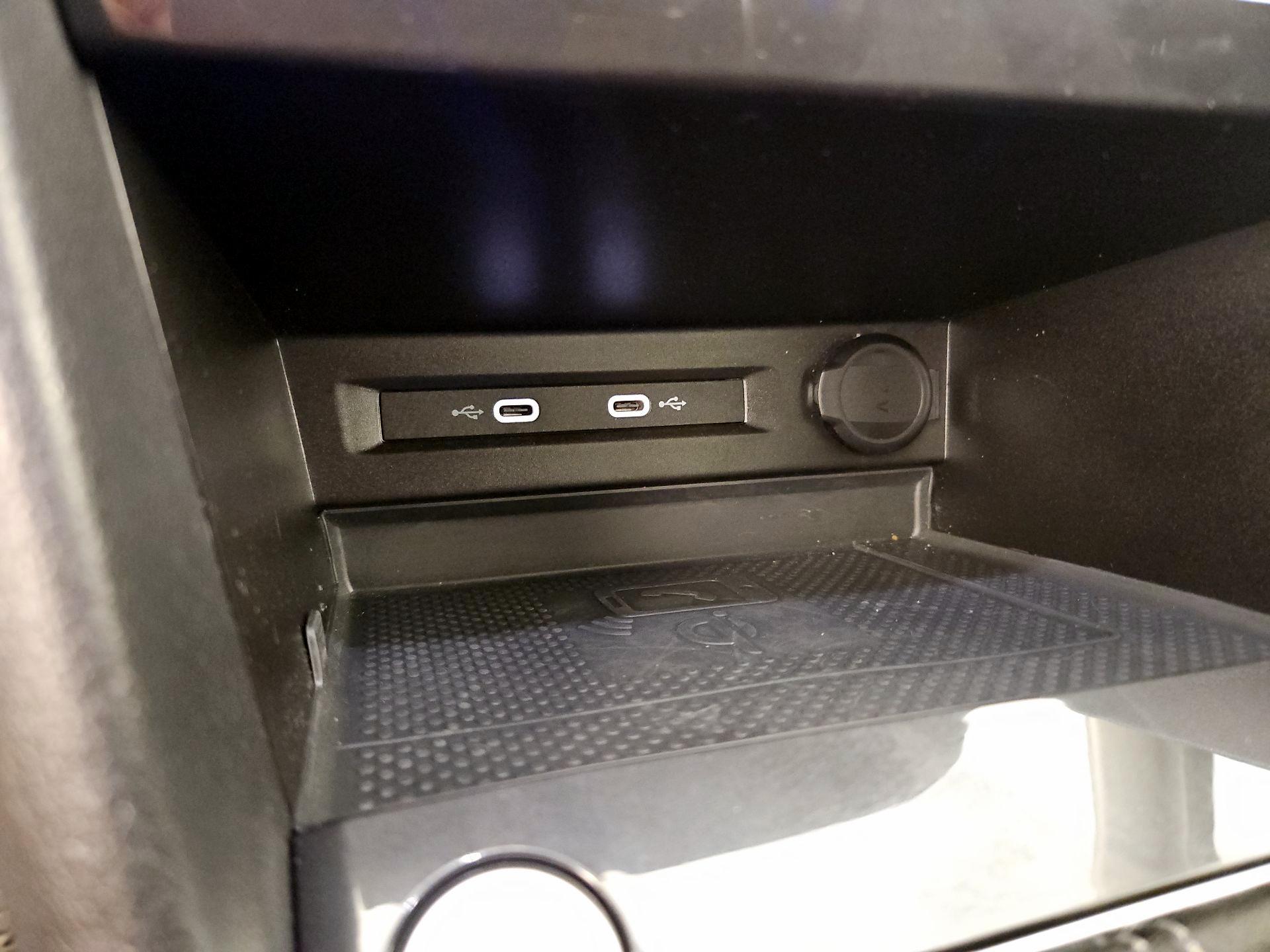 Thumbnail: 2022 Volkswagen Tiguan - 18