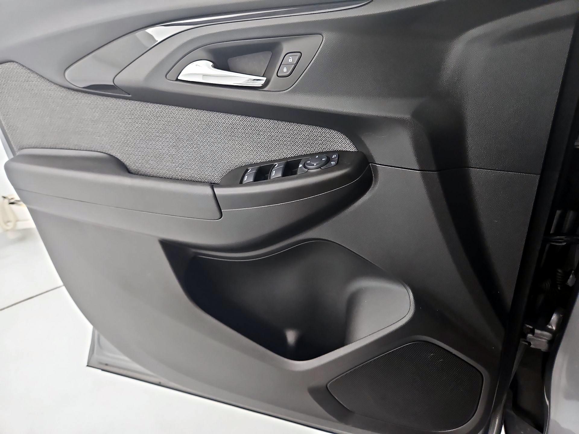 Thumbnail: 2023 Chevrolet TrailBlazer - 12